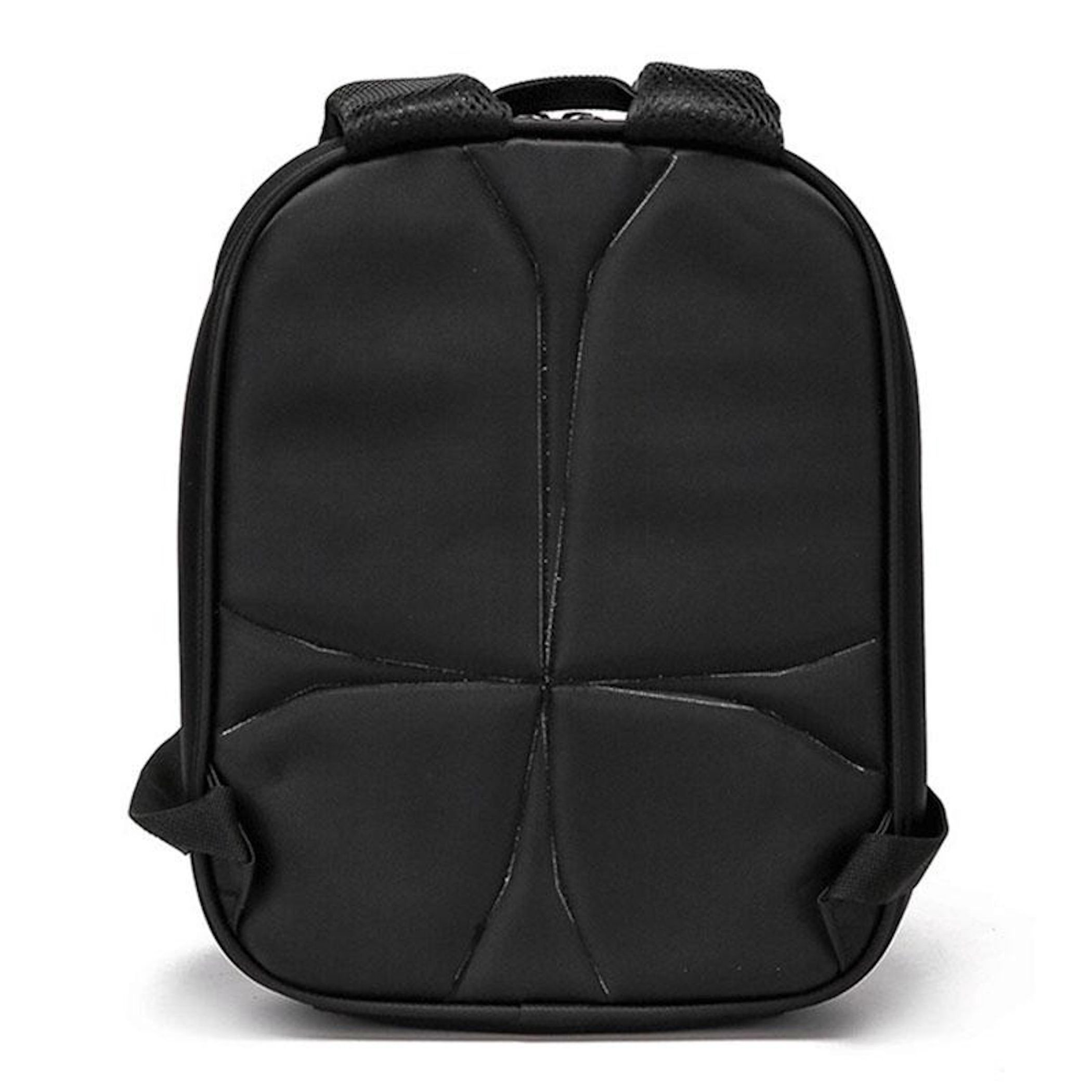 Schwarzer Rucksack mit gepolstertem Rücken und Schultergurten. Mit oberem Griff und Trägern unten.
