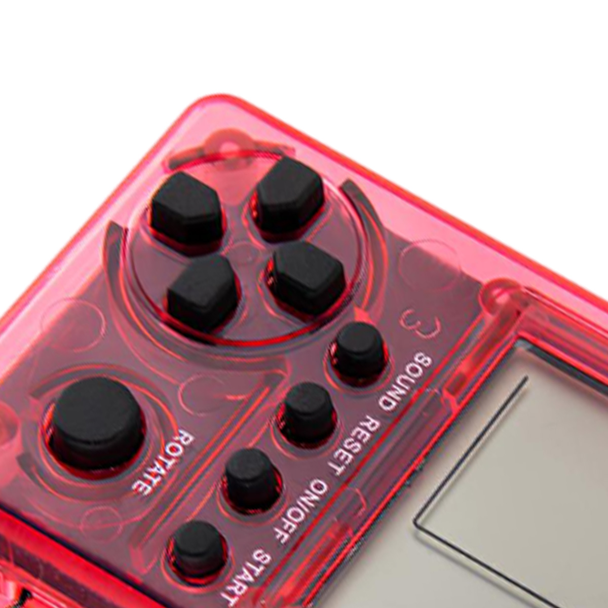 Nahaufnahme einer roten, transparenten Handheld-Spielkonsole. Schwarze Tasten sind sichtbar, darunter Richtungs- und Funktionstasten sowie ein kleiner Bildschirm.