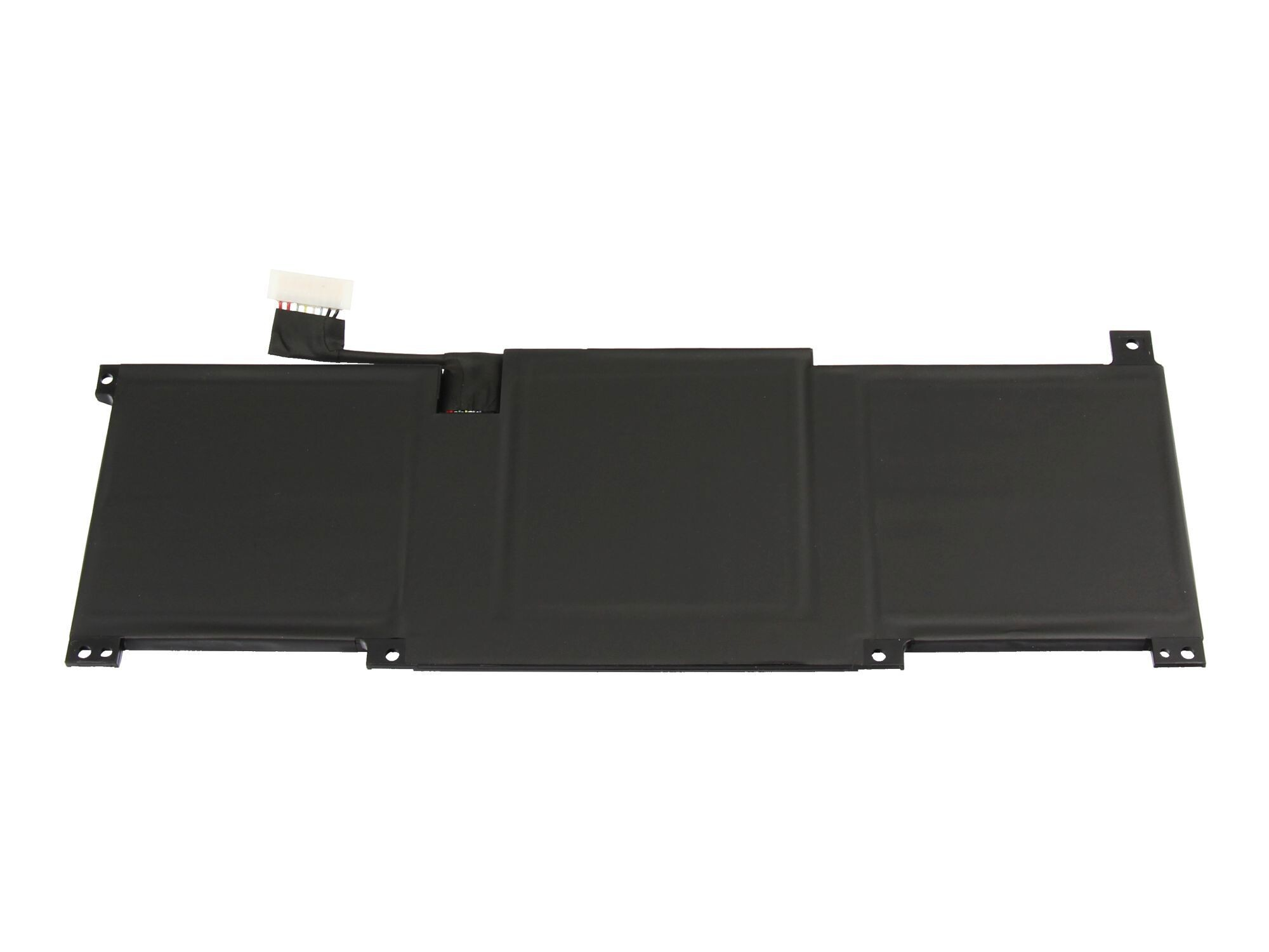 Ein schwarzer Laptop-Akku mit weißem Stecker auf weißem Hintergrund.
