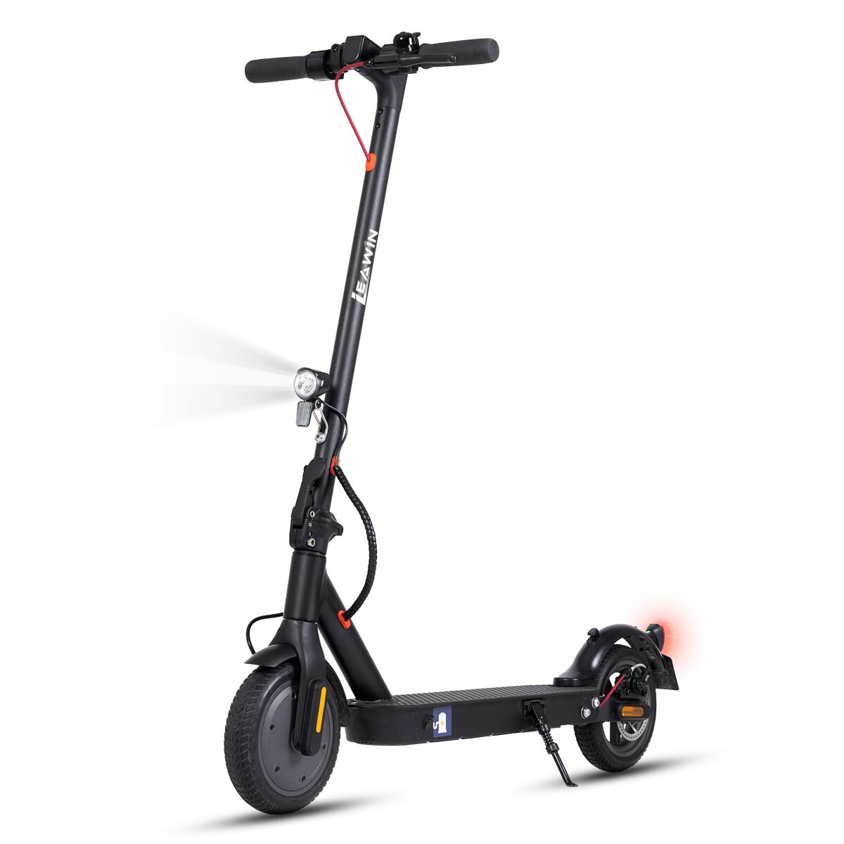 Czarna hulajnoga elektryczna na białym tle. Ma przednie i tylne światło. Nazwa marki to LEAWIN.
