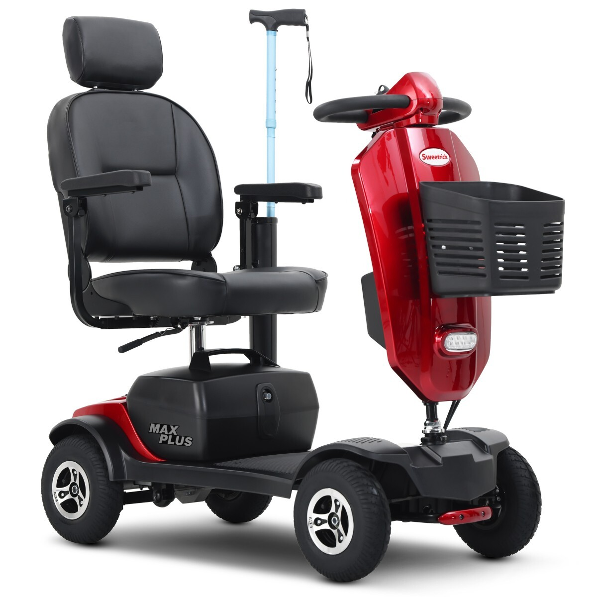Czerwono-czarny skuter inwalidzki. Posiada siedzenie, koszyk i jasnoniebieski uchwyt na laskę. Cztery koła dla stabilności.