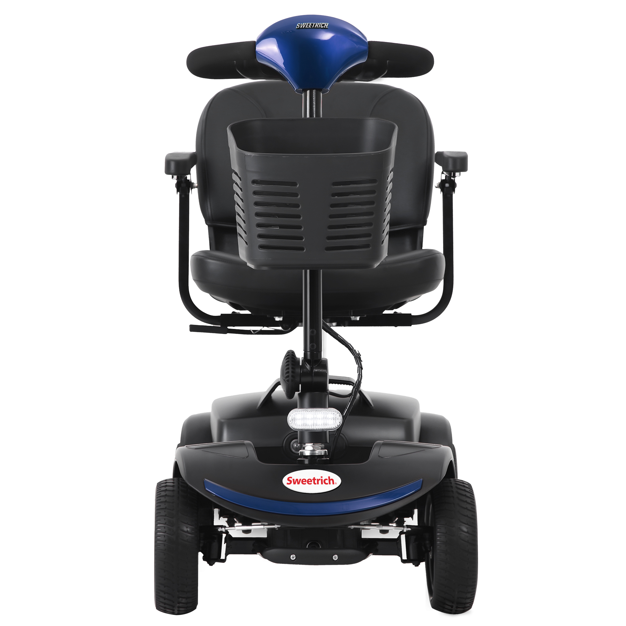Czarny skuter inwalidzki Sweetrich z niebieskimi akcentami. Posiada koszyk, siedzenie i cztery koła na białym tle.