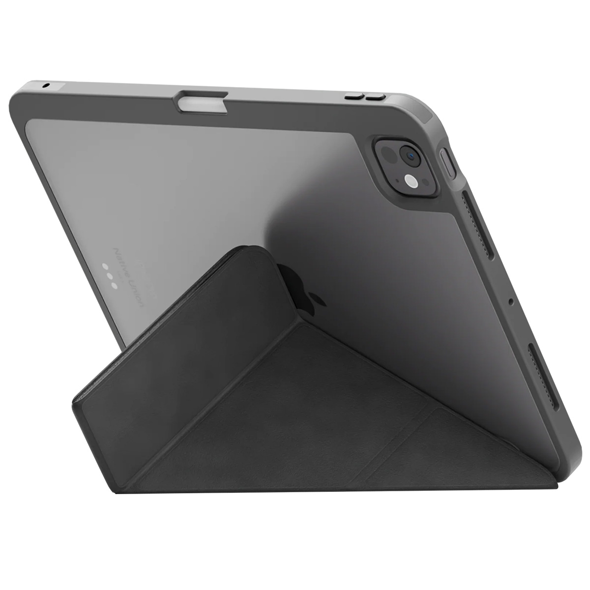 Un iPad gris oscuro en una funda negra, sostenido por un soporte plegable. La funda tiene la parte trasera transparente. Logotipo de Apple visible.
