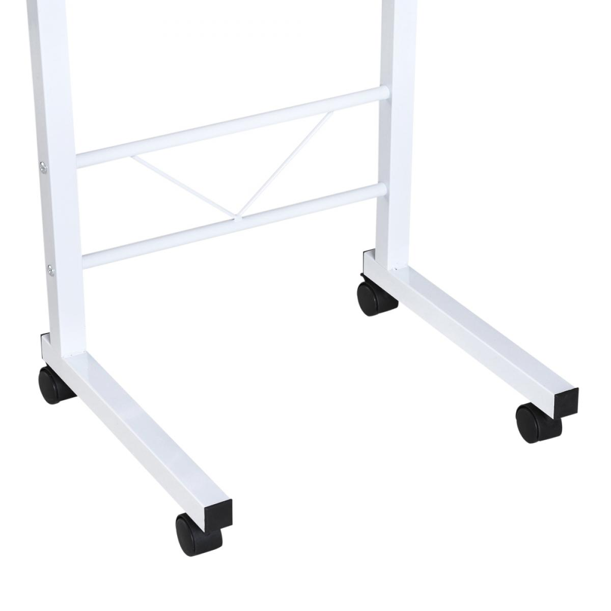Weißes Metallgestell mit Rädern. Das Gestell hat horizontale und diagonale Streben. Schwarze Räder sind unten.
