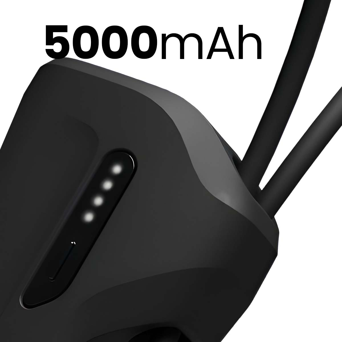 Appareil noir avec texte 5000mAh, quatre voyants blancs et deux câbles noirs s'étendant vers le haut.