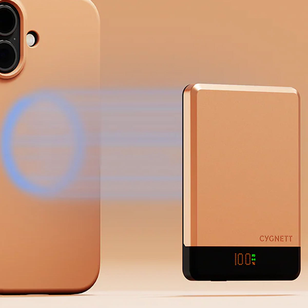 Un telefono e un power bank. Il power bank mostra il 100% di carica. C'è un cerchio blu che indica la ricarica wireless. Entrambi sono color rame.
