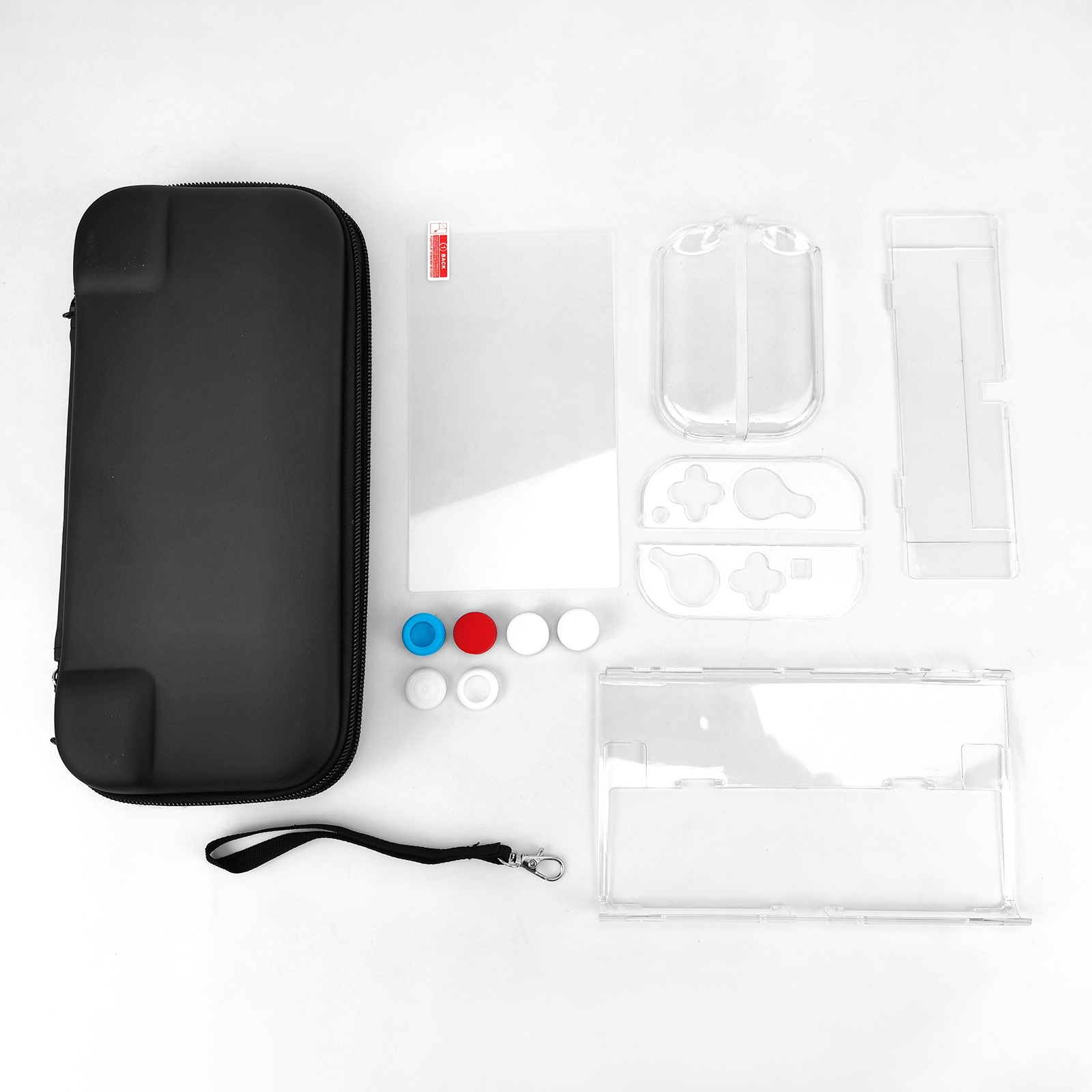 Czarne etui, ochraniacz ekranu, kolorowe nakładki, przezroczyste plastikowe obudowy i akcesoria na białym tle.