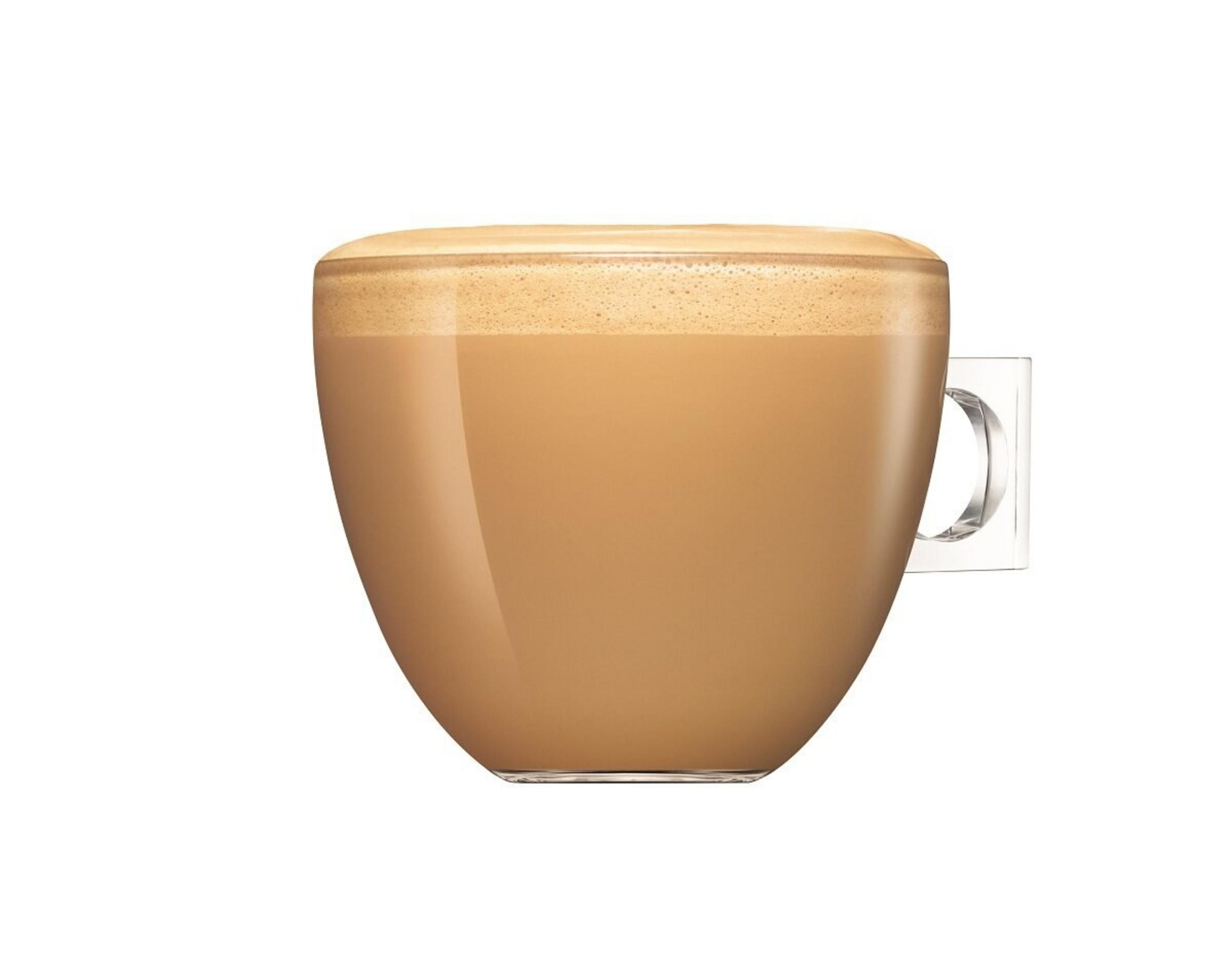 Una bevanda al caffè in una tazza di vetro trasparente con manico. La bevanda è color marrone chiaro con una parte superiore schiumosa.