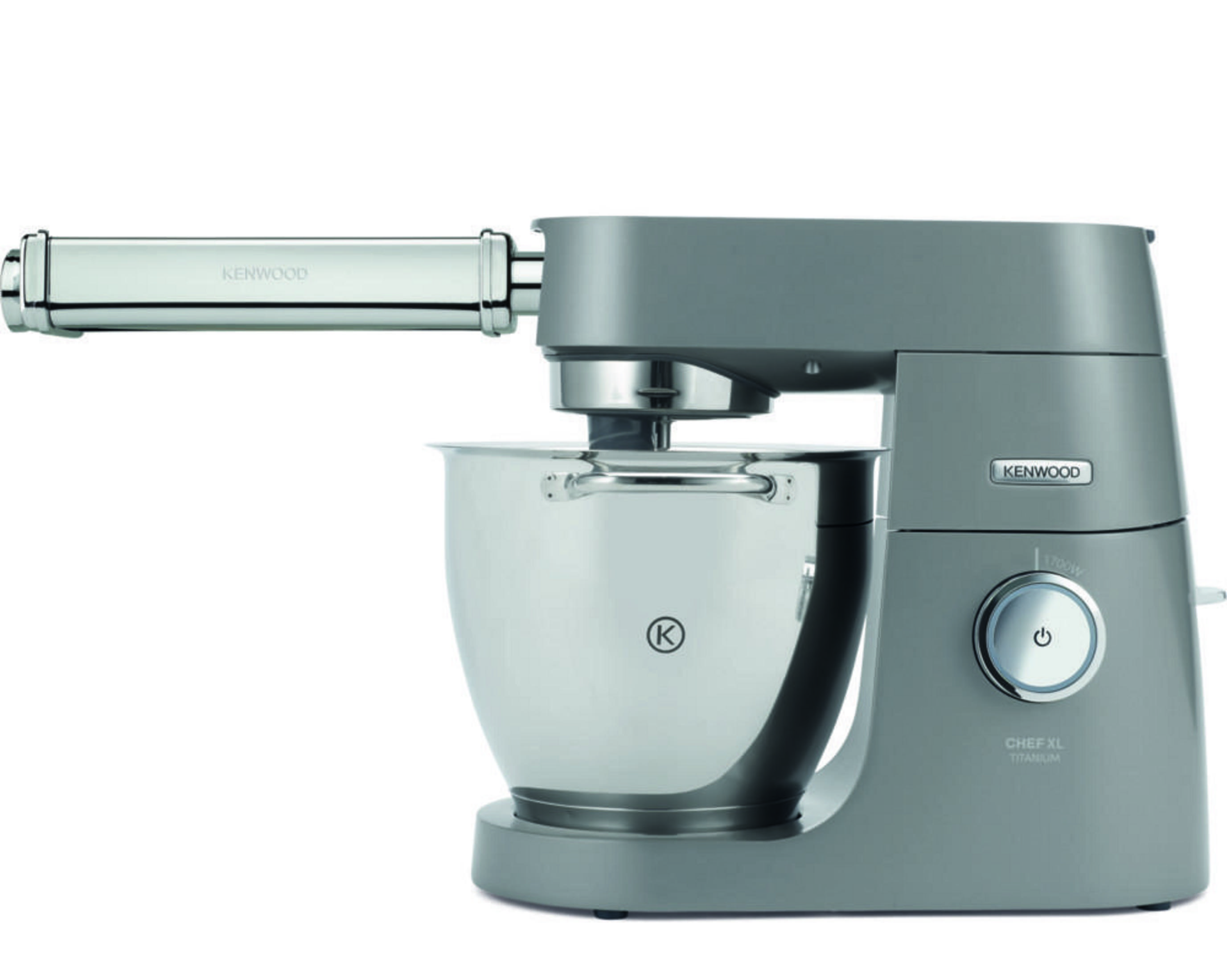 Szara mikser Kenwood Chef XL Titanium, miska ze stali nierdzewnej i akcesoria, na białym tle.