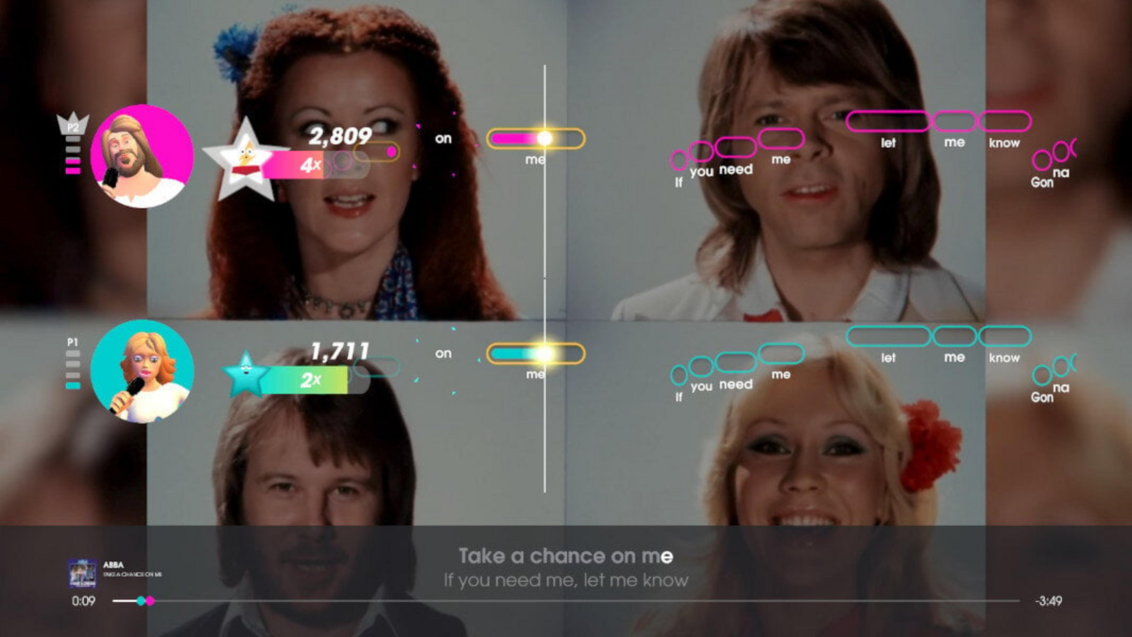 Interfejs gry karaoke z członkami ABBA śpiewającymi. Wyświetlane są wyniki i teksty. Piosenka to 'Take a chance on me'.