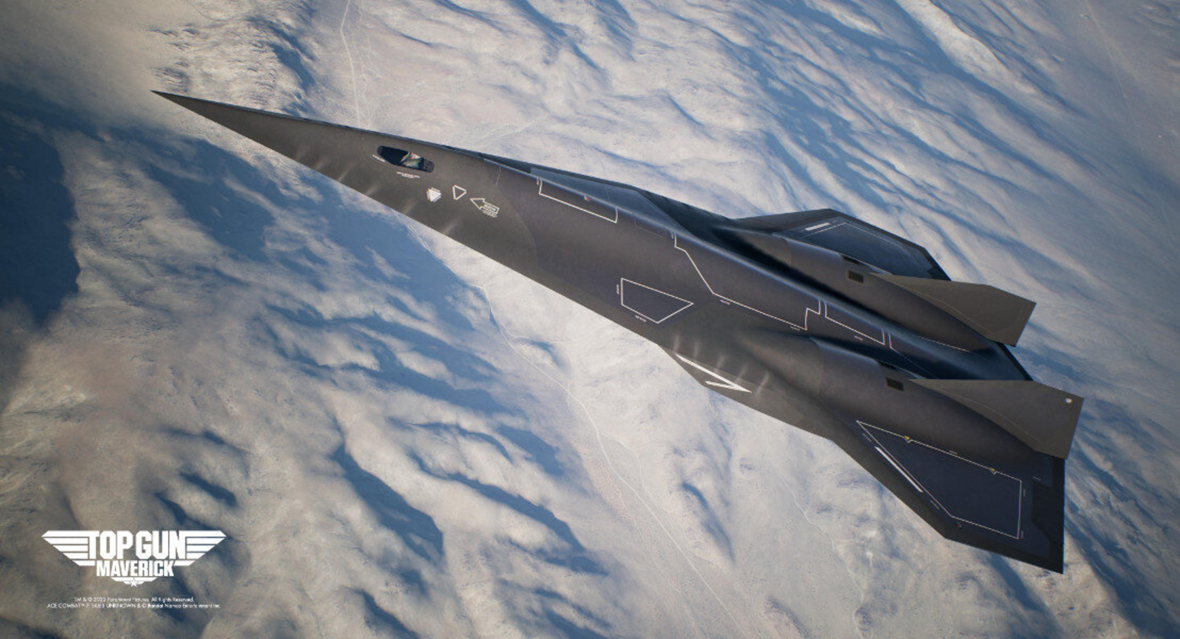 Un jet invisibile scuro vola sopra un paesaggio montuoso. Il cielo è visibile. Il jet ha angoli acuti e un design elegante.