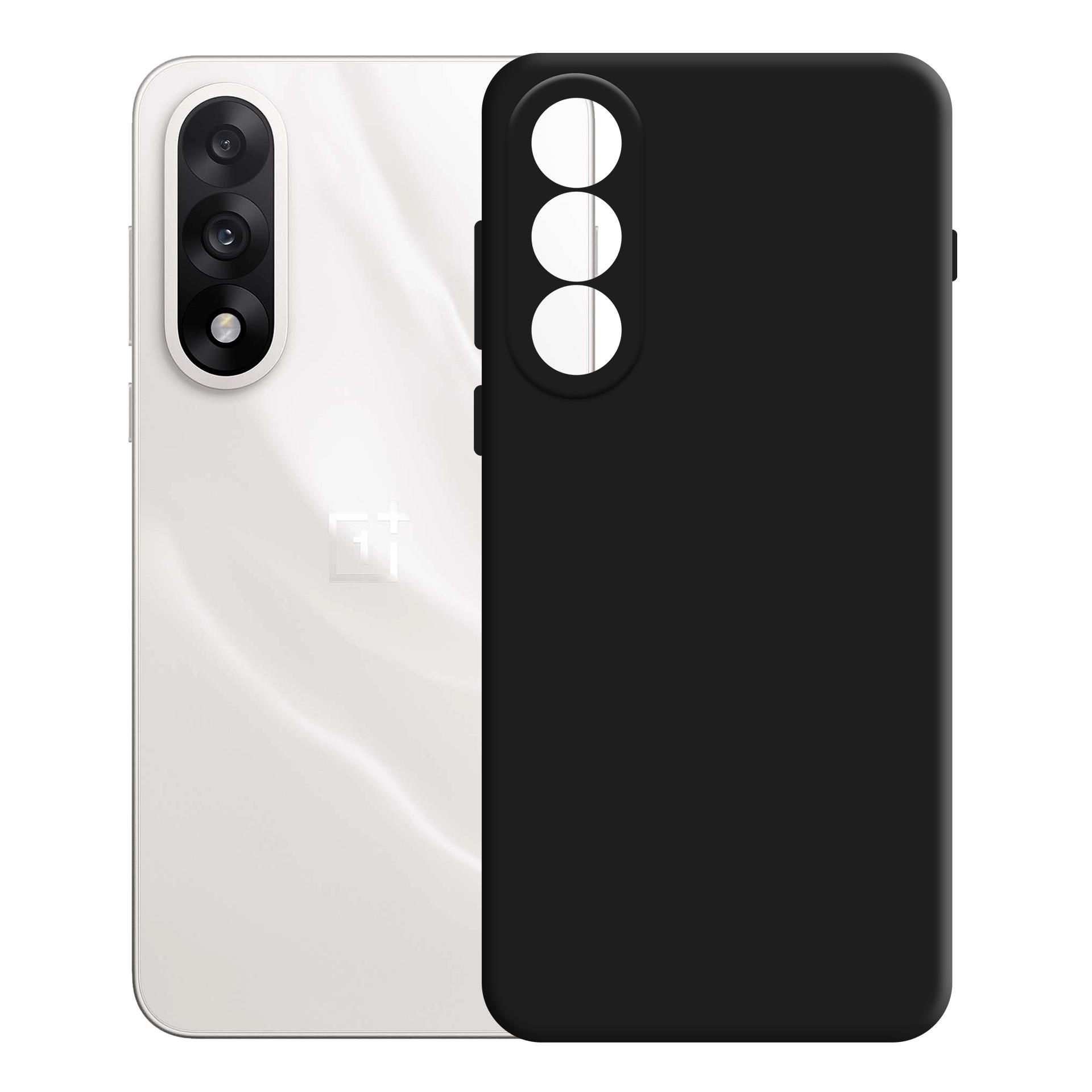 Biały smartfon z czarnym etui. Telefon ma potrójny aparat i logo OnePlus.