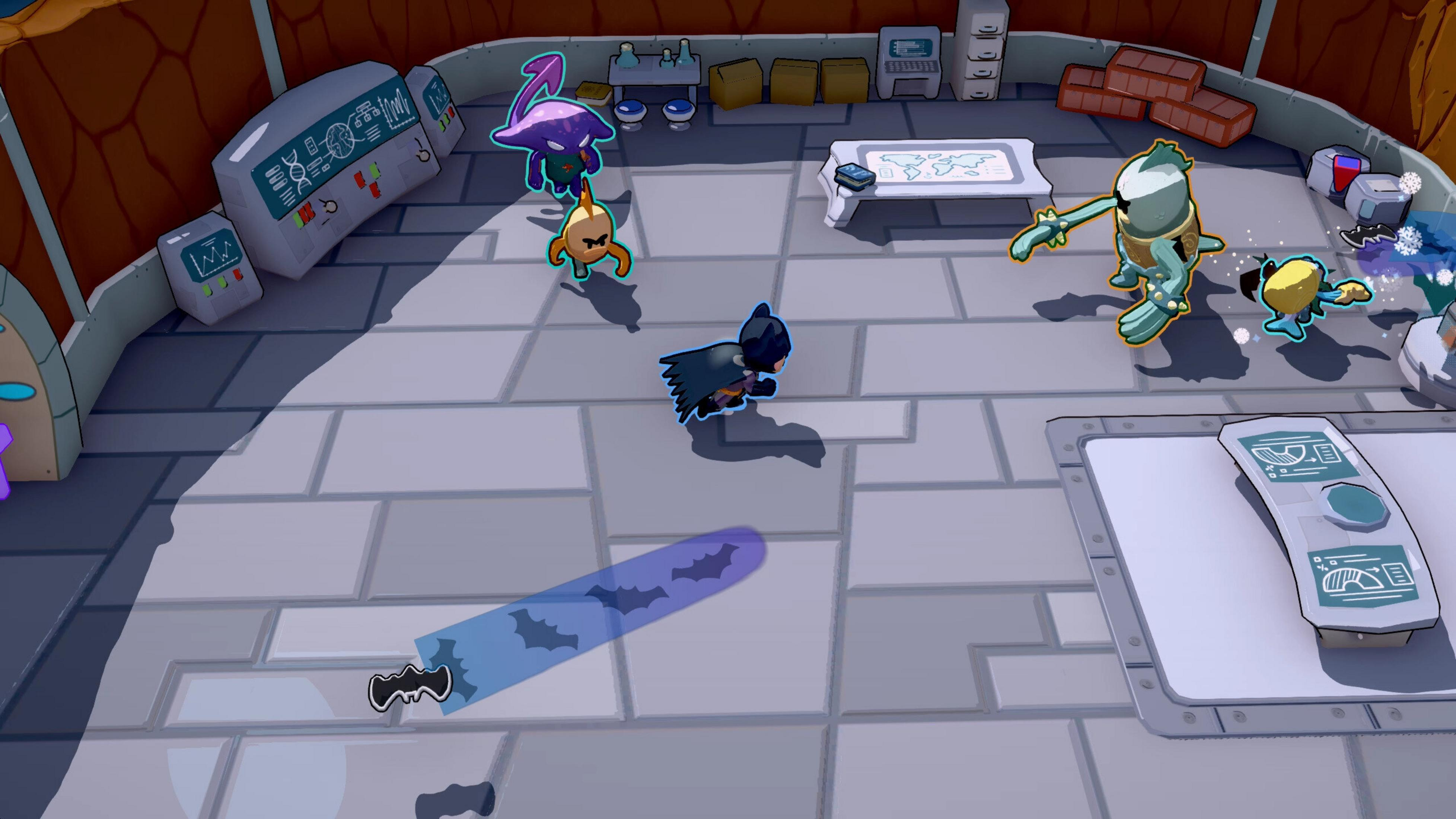 Batman biegnie w laboratorium z innymi postaciami z kreskówek. Cień nietoperza jest na podłodze. Tło obejmuje sprzęt laboratoryjny i stół.