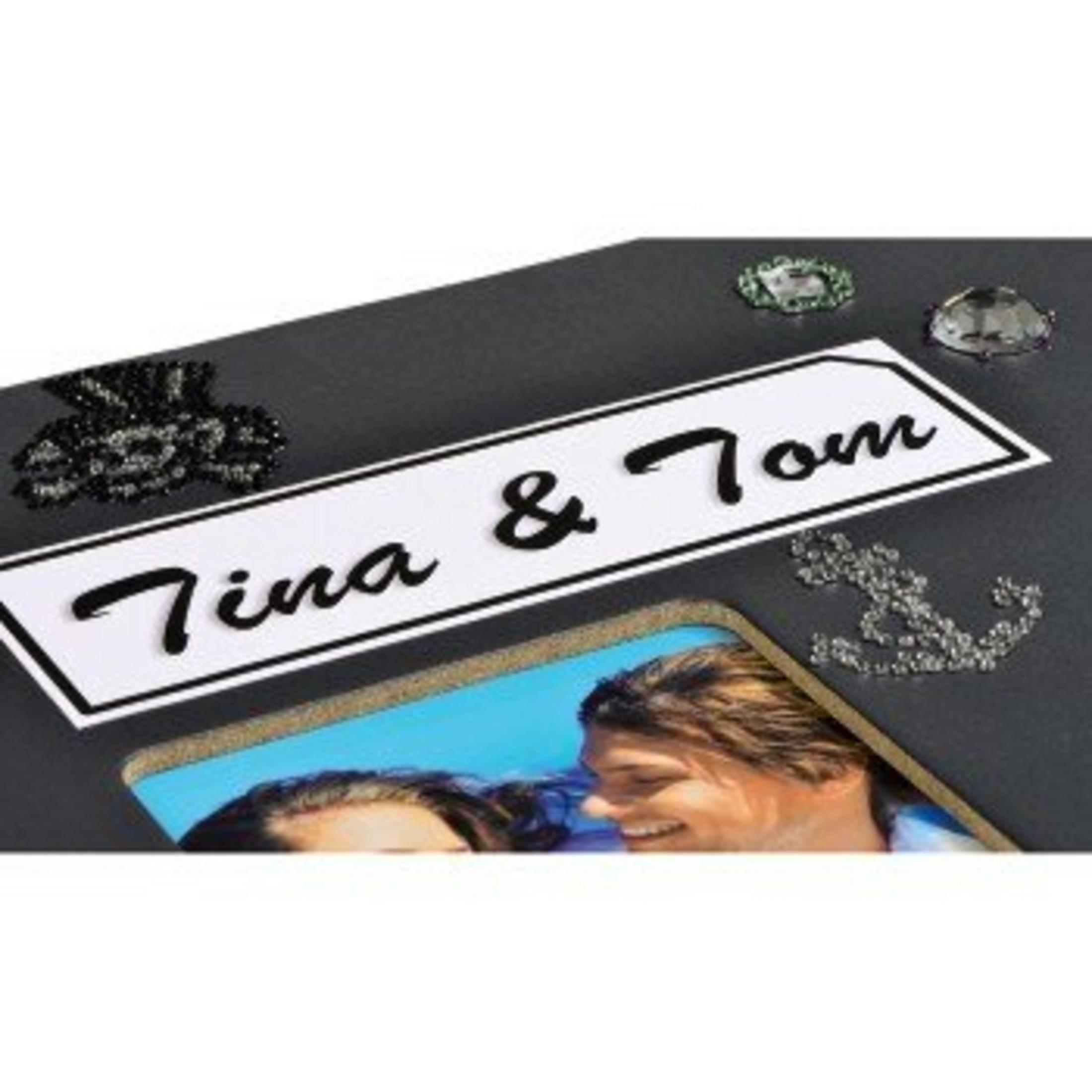 Ramka na zdjęcia z napisem 'Tina & Tom'. Ozdoby obejmują klejnoty i zdjęcie pary.