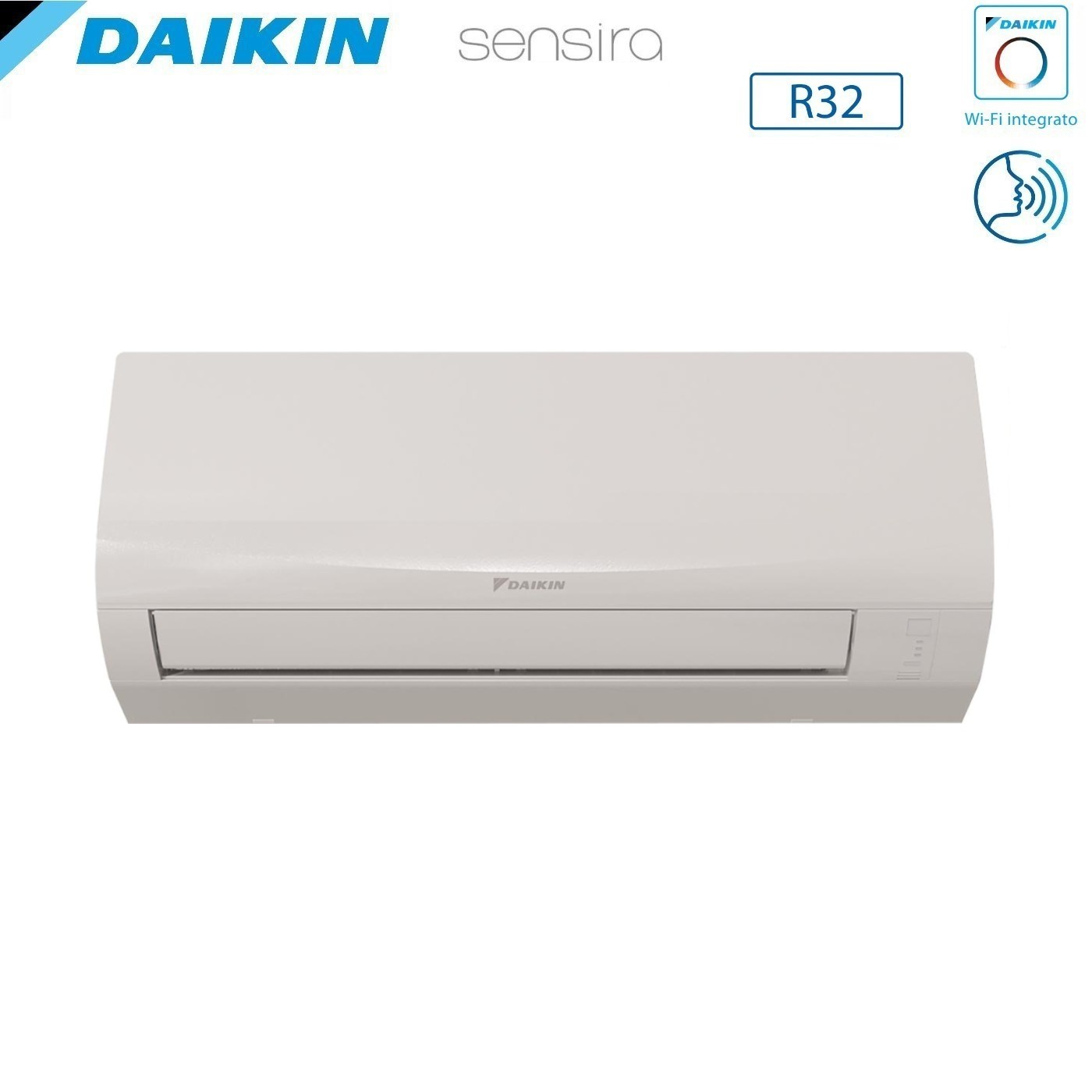 Un condizionatore Daikin Sensira bianco. Ha il logo R32, Wi-Fi integrato e l'icona del controllo vocale.