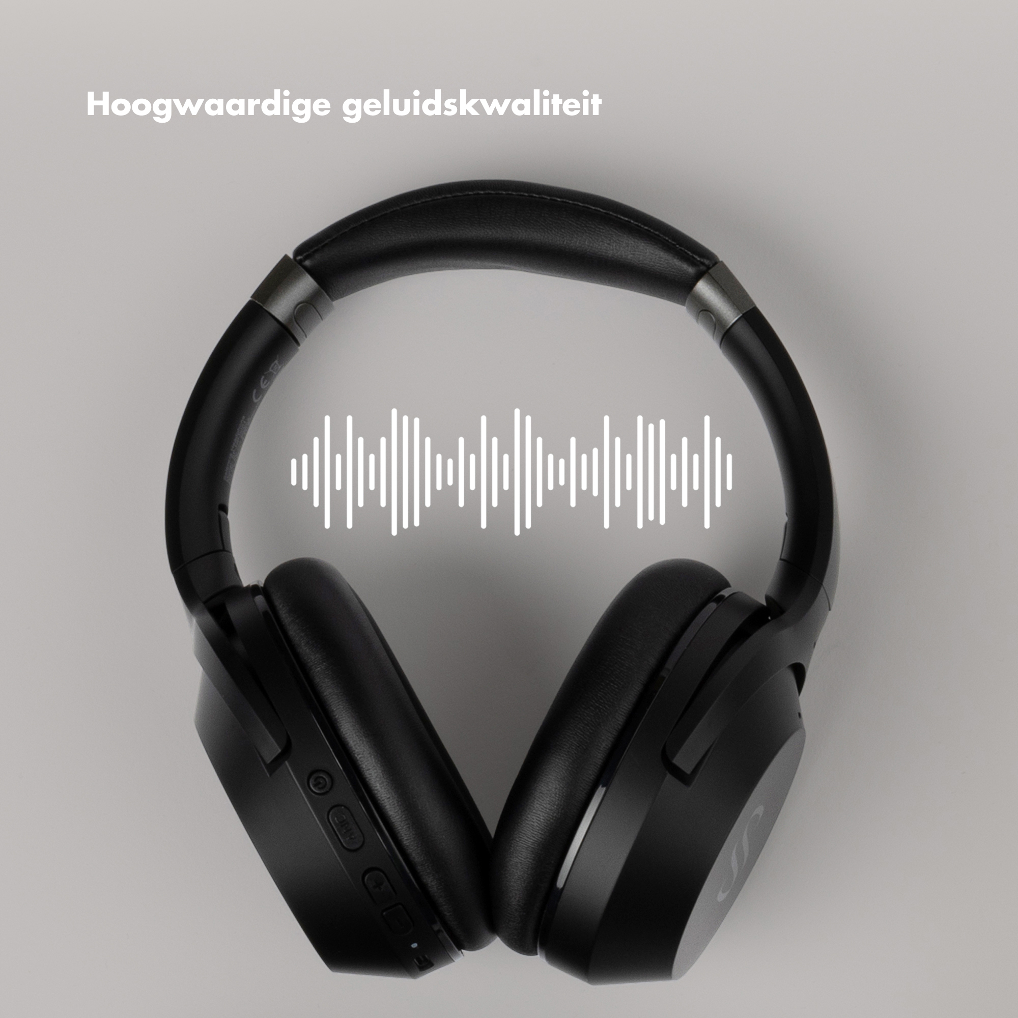 Zwarte koptelefoon met geluidsgolfafbeelding op grijze achtergrond. Tekst: Hoge kwaliteit geluid.