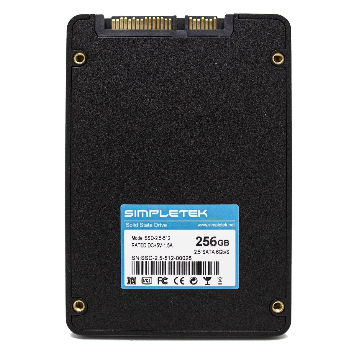 Un SSD SimpleTek nero da 256 GB. Ha un'etichetta blu con testo bianco. Ha un connettore e fori di montaggio.