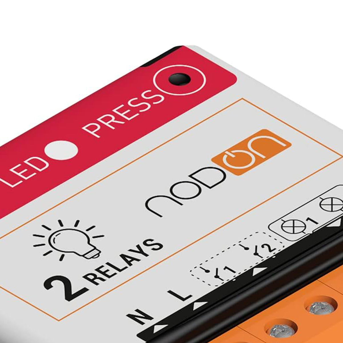 Primo piano di un dispositivo elettronico bianco e rosso. Ha un testo che dice LED, PRESS, 2 RELAYS e il logo Nodon. Ci sono diversi simboli.