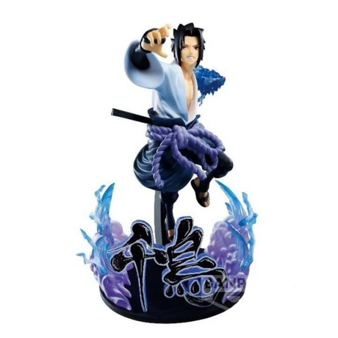 Anime-Figur einer Figur mit schwarzen Haaren und einem weiß-blauen Outfit, in einer dynamischen Pose. Die Basis hat blaue und violette Energieeffekte.