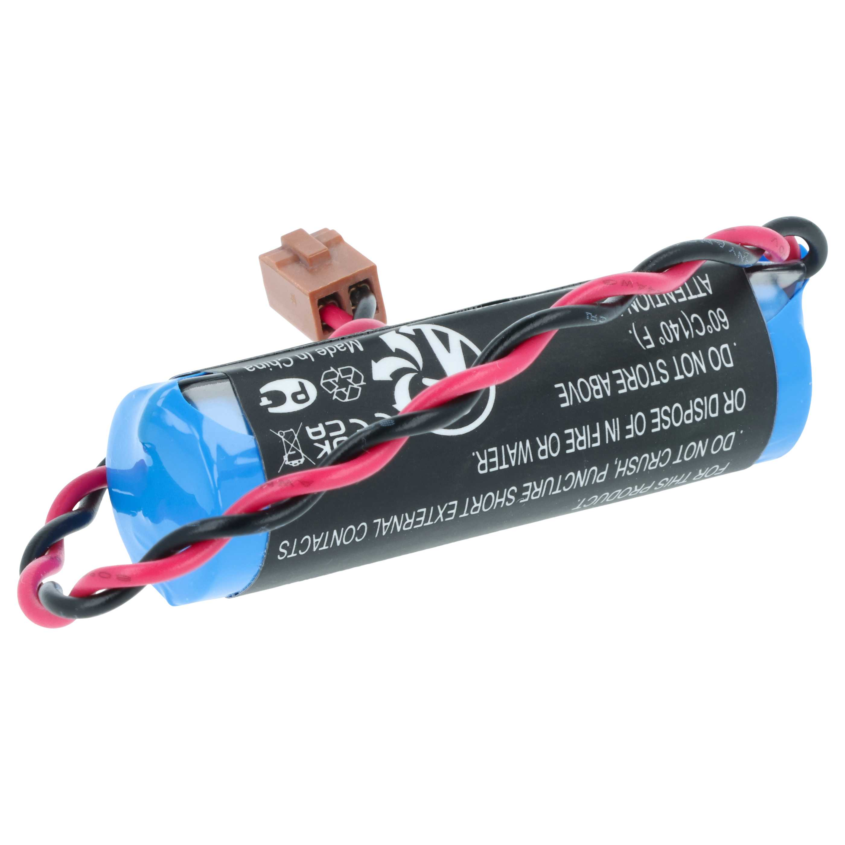 Eine blau-schwarze Batterie mit rot-schwarzen Drähten. Oben befindet sich ein brauner Stecker.
