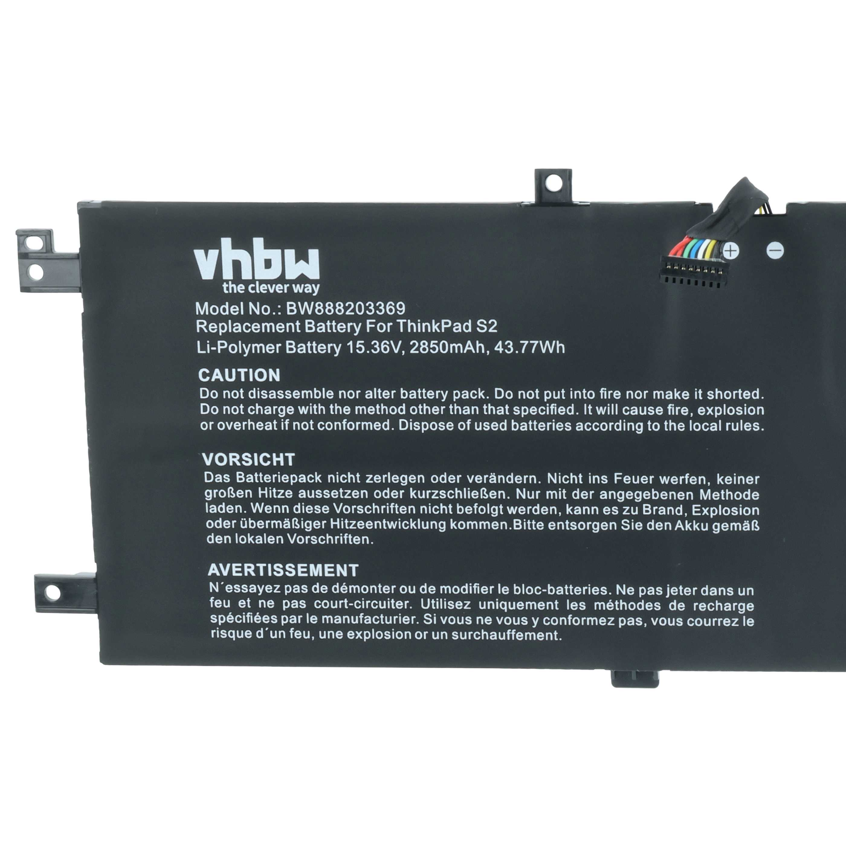 Schwarzer Akku mit weißem Text. Er hat einen Stecker mit farbigen Drähten. Text warnt vor Feuer und Explosion.