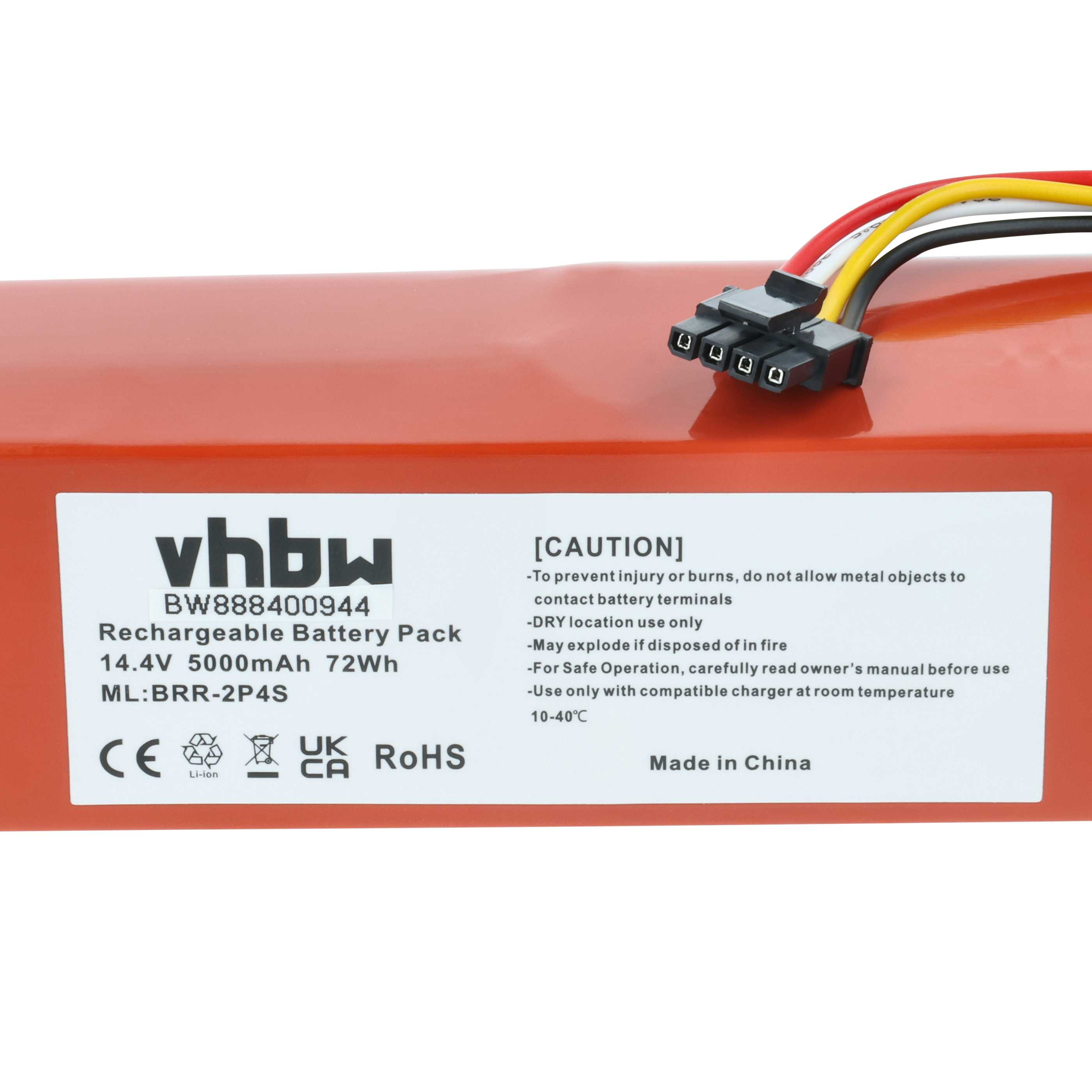Roter Akku mit Etikett. Oben befinden sich Kabel und ein Stecker. Text enthält Warnungen und Spezifikationen.
