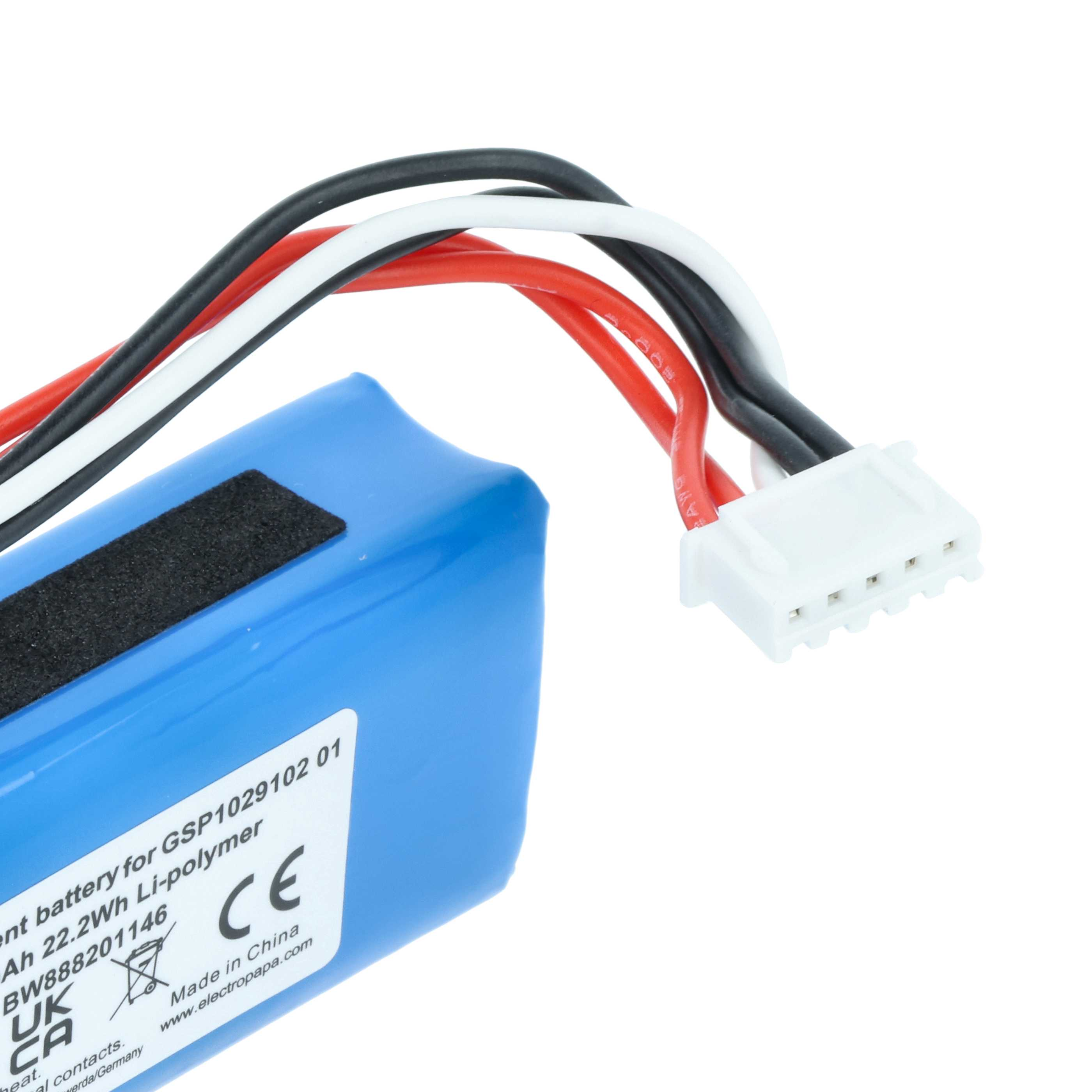 Ein blauer Akku mit schwarzen, weißen und roten Drähten, die an einem weißen Stecker befestigt sind. Auf dem Akku sind Etiketten und Text zu sehen.