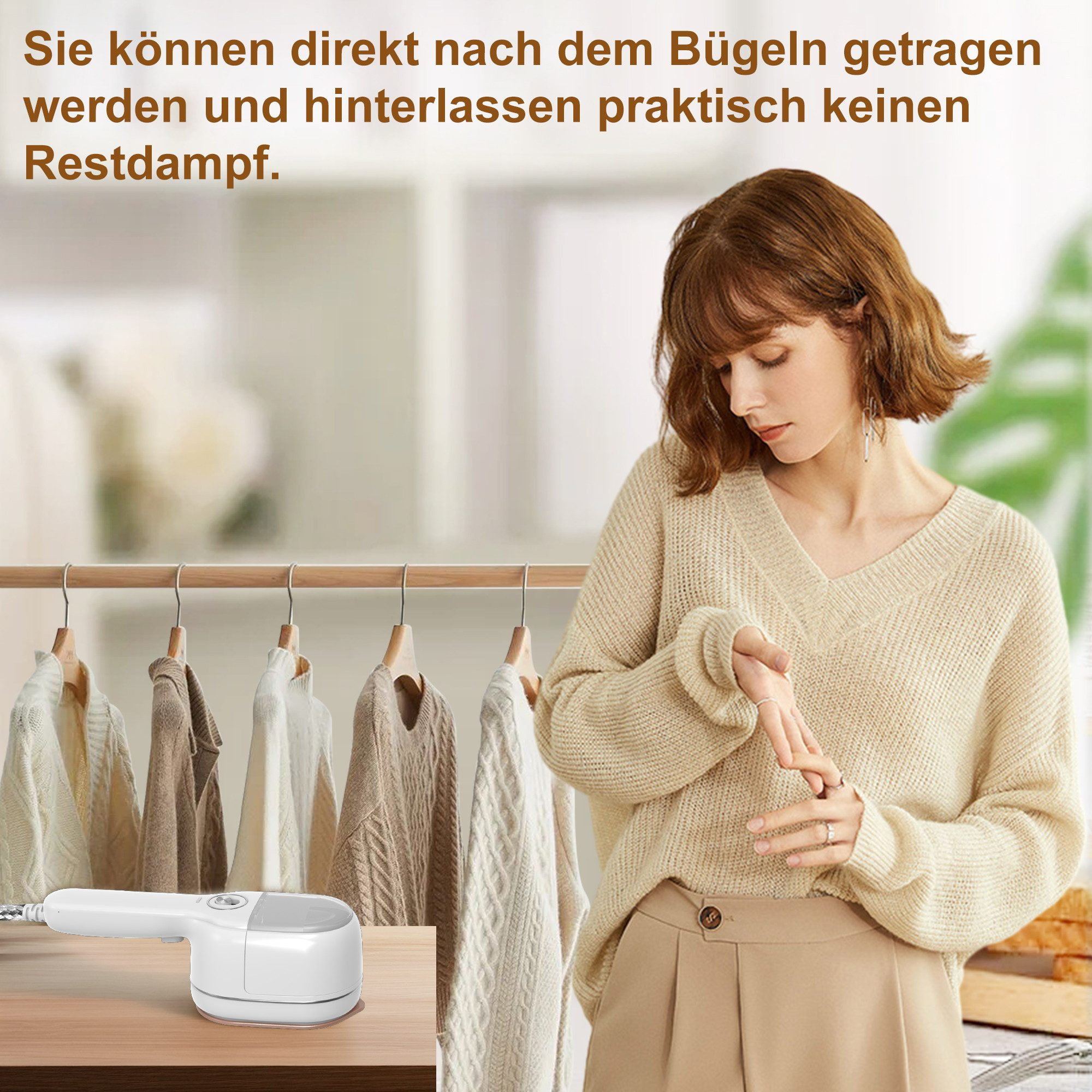 Frau in beigem Pullover betrachtet Hände. Kleidung an Kleiderbügeln. Weißer Steamer auf Holzoberfläche.