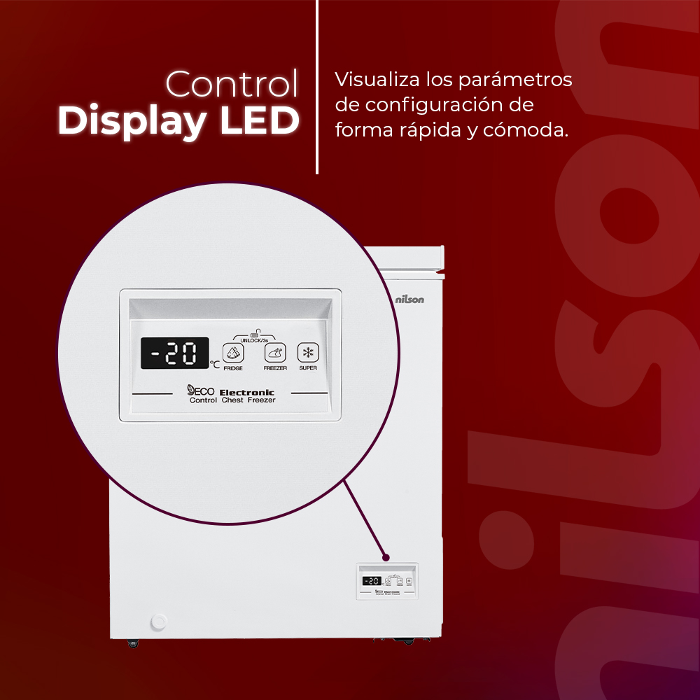 Un congelador blanco tiene una pantalla digital que muestra -20°C. La marca es ECO Electronic. El texto dice 'Control Display LED'.