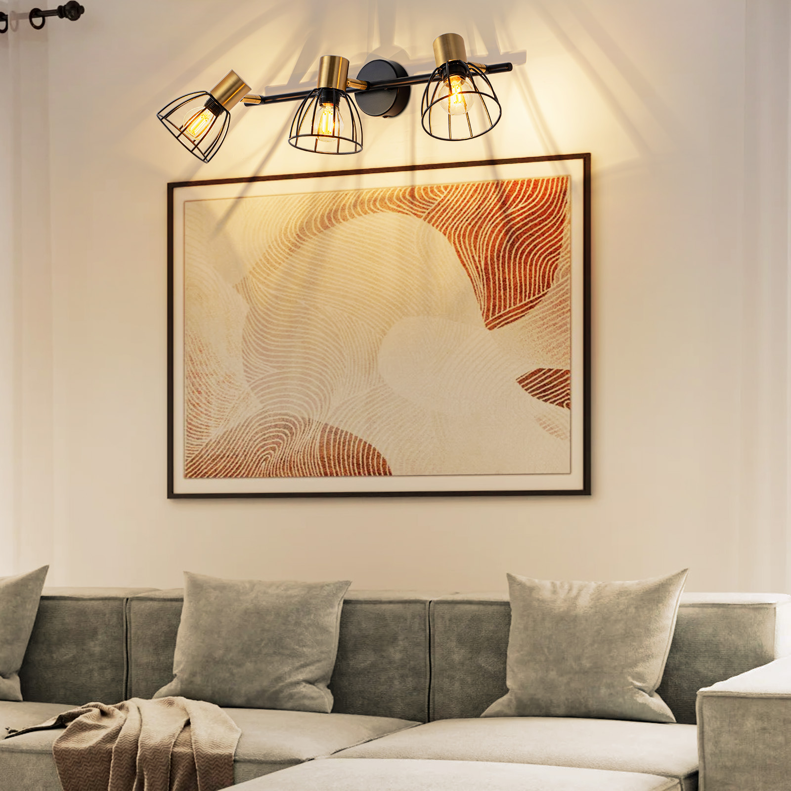 Un soggiorno moderno con divano, opere d'arte e un'elegante lampada.