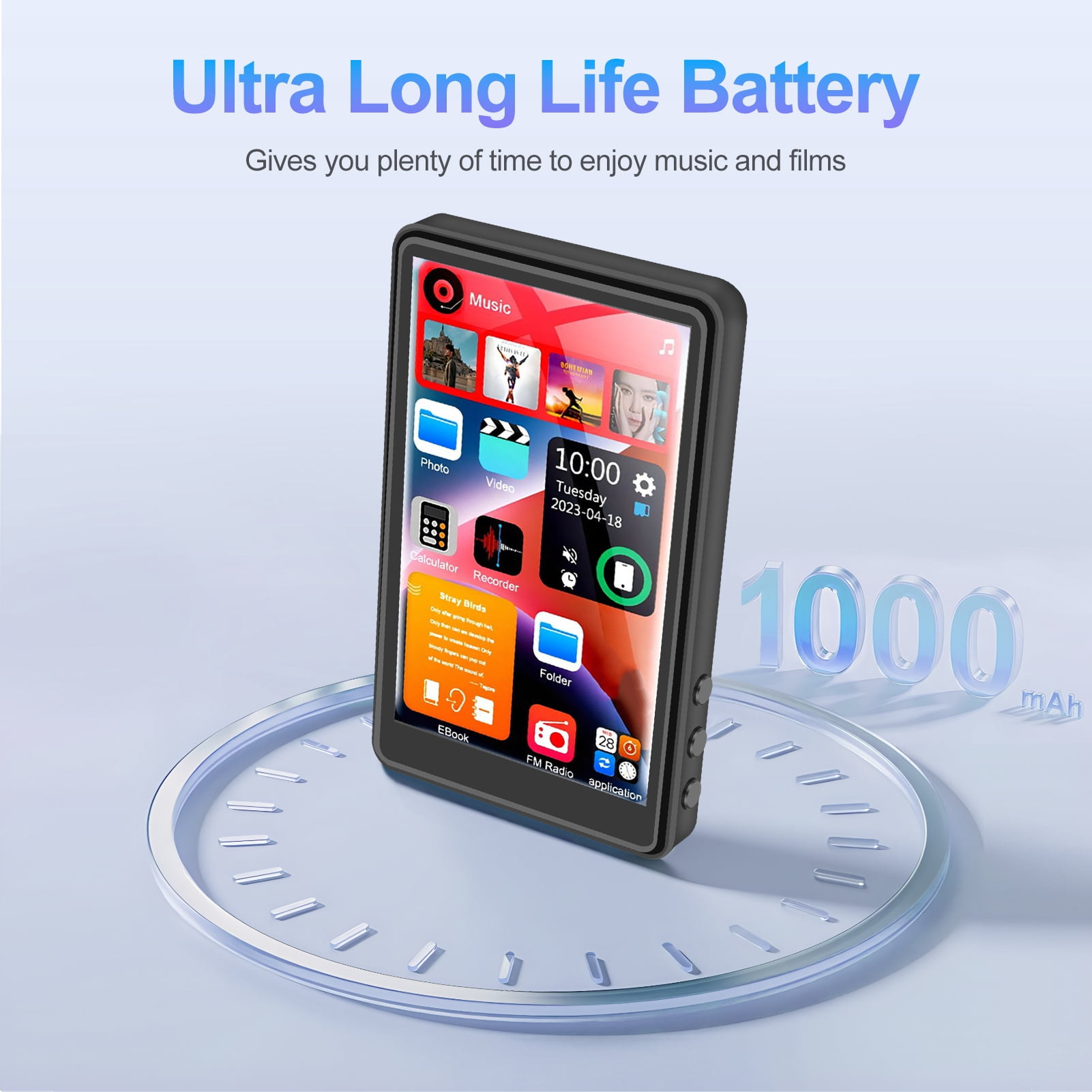 Ein schwarzer Mediaplayer zeigt Apps und Zeit an. Er steht auf einer uhrähnlichen Plattform. Der Text lautet 'Ultra Long Life Battery'.