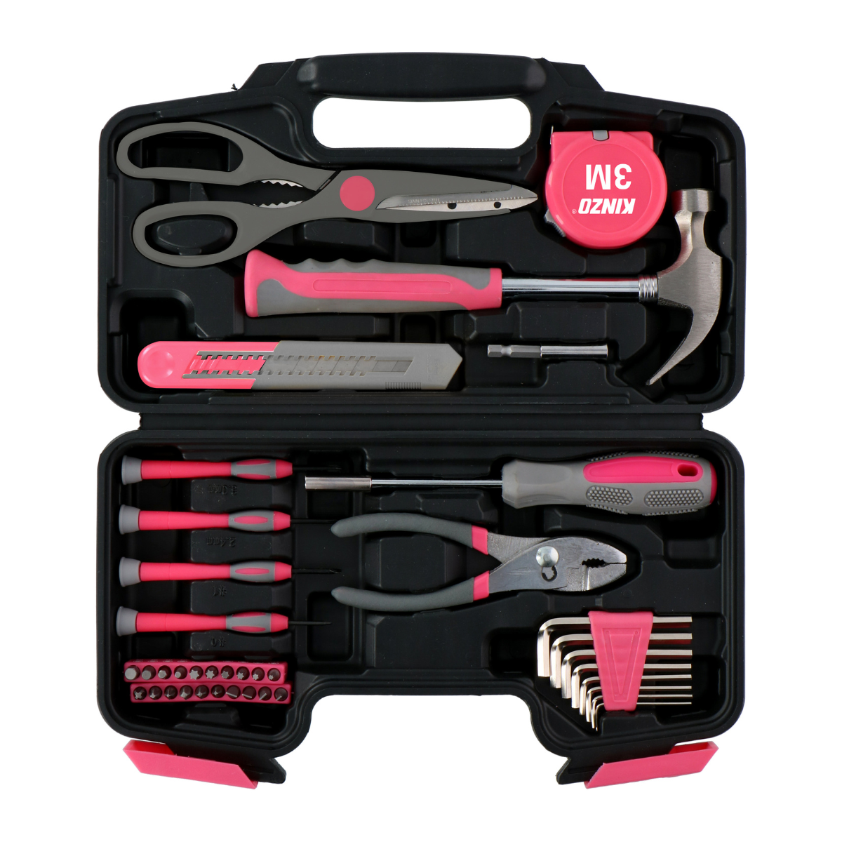 Boîte à outils noire ouverte avec divers outils : ciseaux, mètre ruban, marteau, tournevis, pinces, tournevis et clés Allen, tous avec des accents roses.