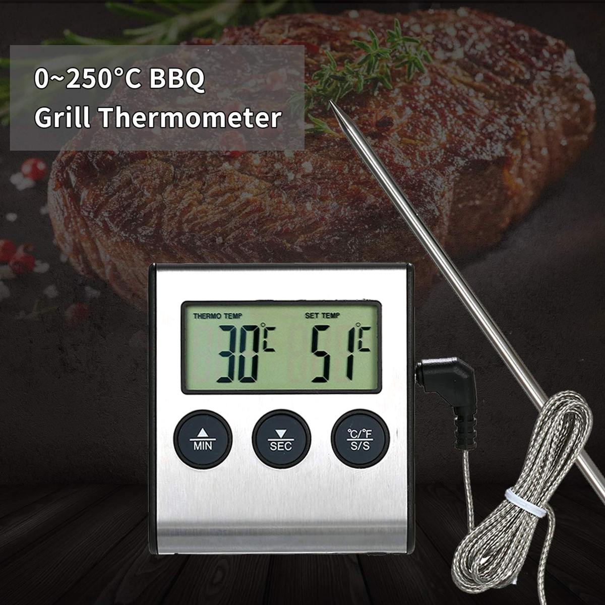 Ein Grillthermometer zeigt 30°C und 51°F an. Es befindet sich neben einem Steak und hat eine Sonde eingeführt. Der Text lautet "0~250°C BBQ Grill Thermometer."