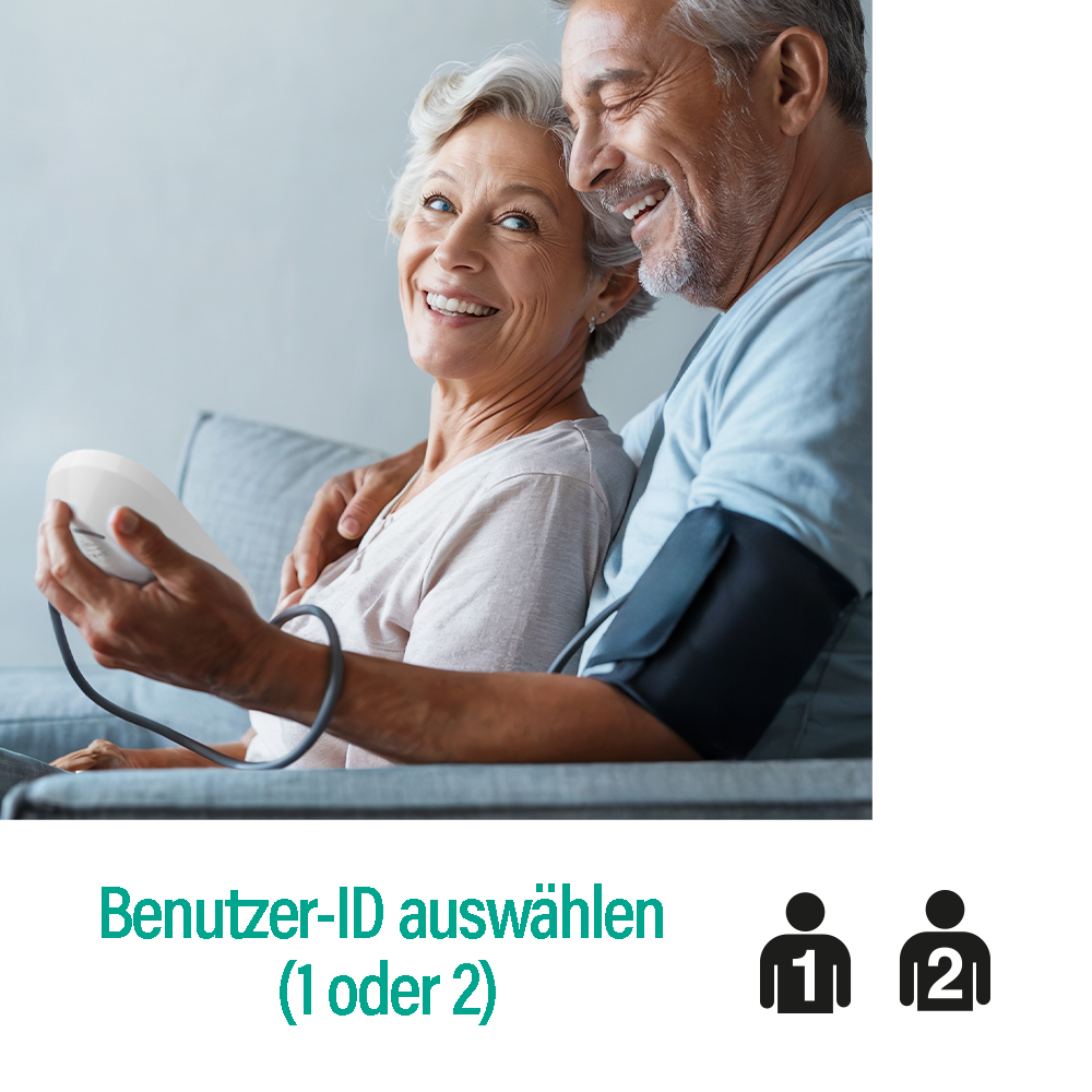 Ein älteres Ehepaar lächelt, während es ein Blutdruckmessgerät benutzt. Einer hat die Manschette am Arm. Text: 'Benutzer-ID auswählen (1 oder 2)'.