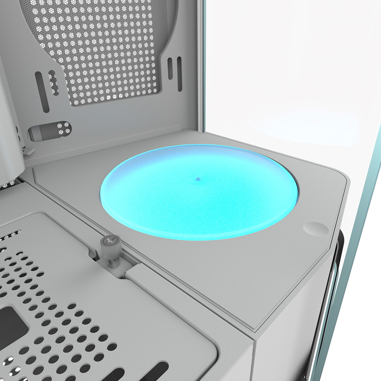 All'interno di un case per computer, è visibile un cerchio blu luminoso. Il case è grigio con prese d'aria e sfondo bianco.