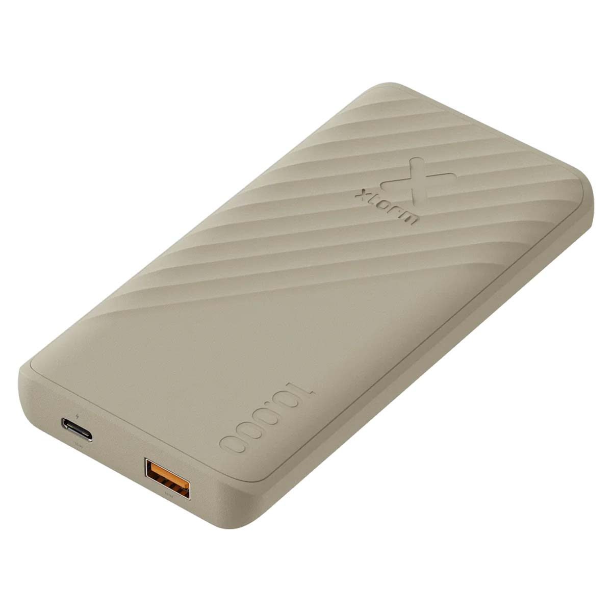 Un power bank Xstorm beige. Ha una superficie a coste, una porta USB e una porta USB-C. La capacità è di 10.000.