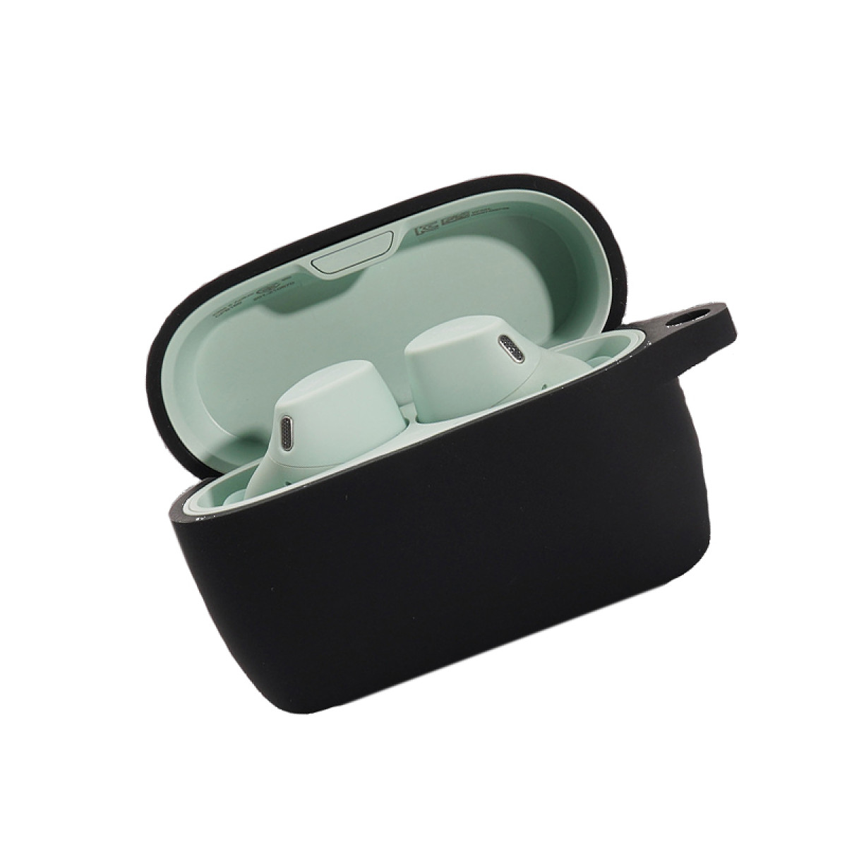 Czarne etui na słuchawki z jasnoniebieskimi słuchawkami w środku. Etui jest otwarte, widać słuchawki. Tło jest białe.