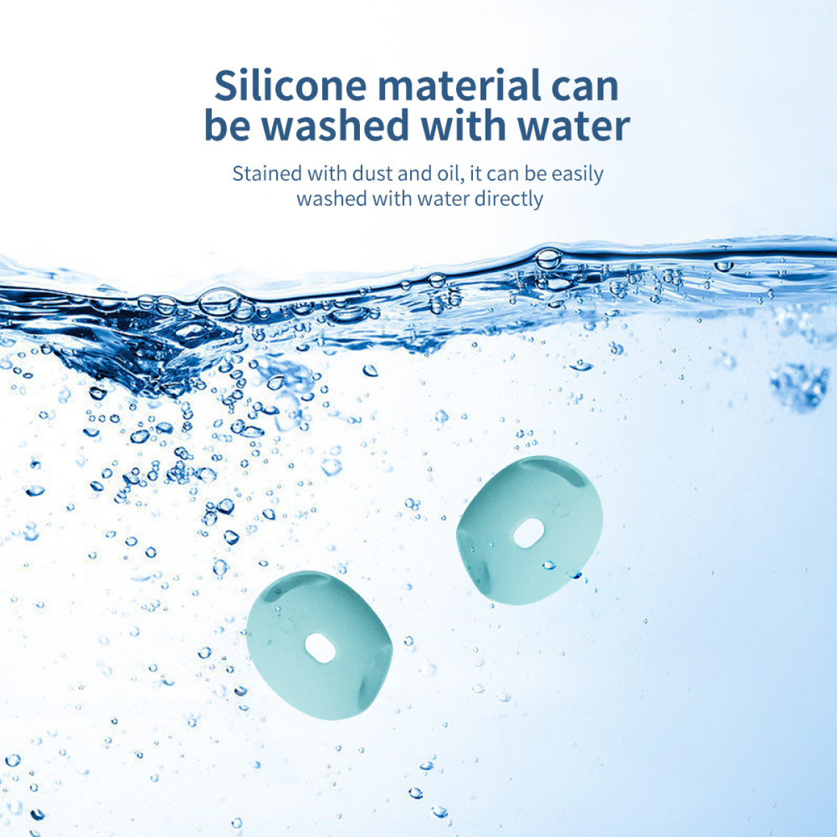 Zwei tealfarbene Silikonobjekte mit Löchern sind in Wasser getaucht. Blasen schweben um sie herum. Text oben: Silikonmaterial kann gewaschen werden.