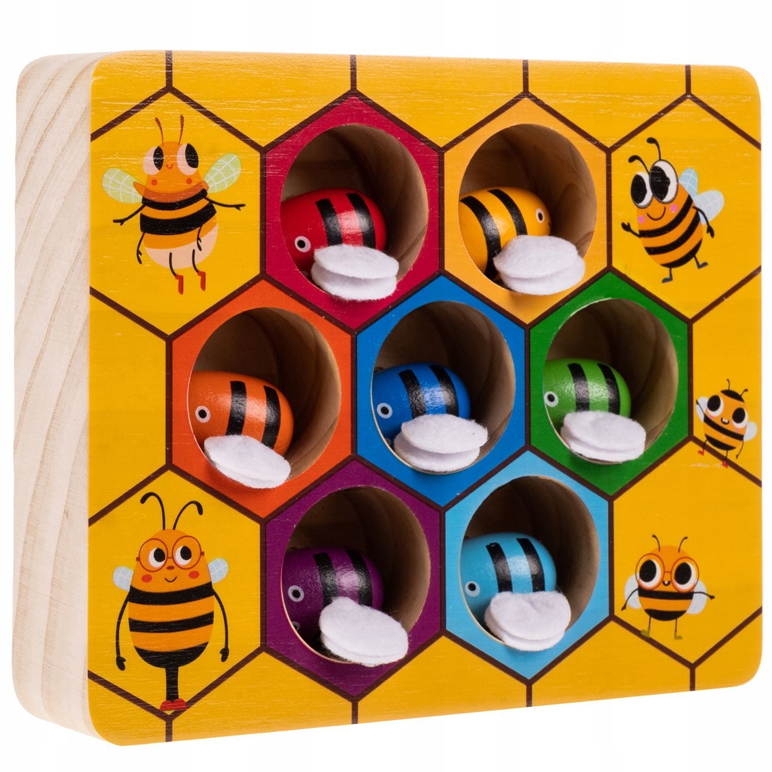 Juguete de madera con abejas y celdas de panal coloridas. Cada celda contiene una abeja con un trozo de fieltro blanco. Abejas de dibujos animados.