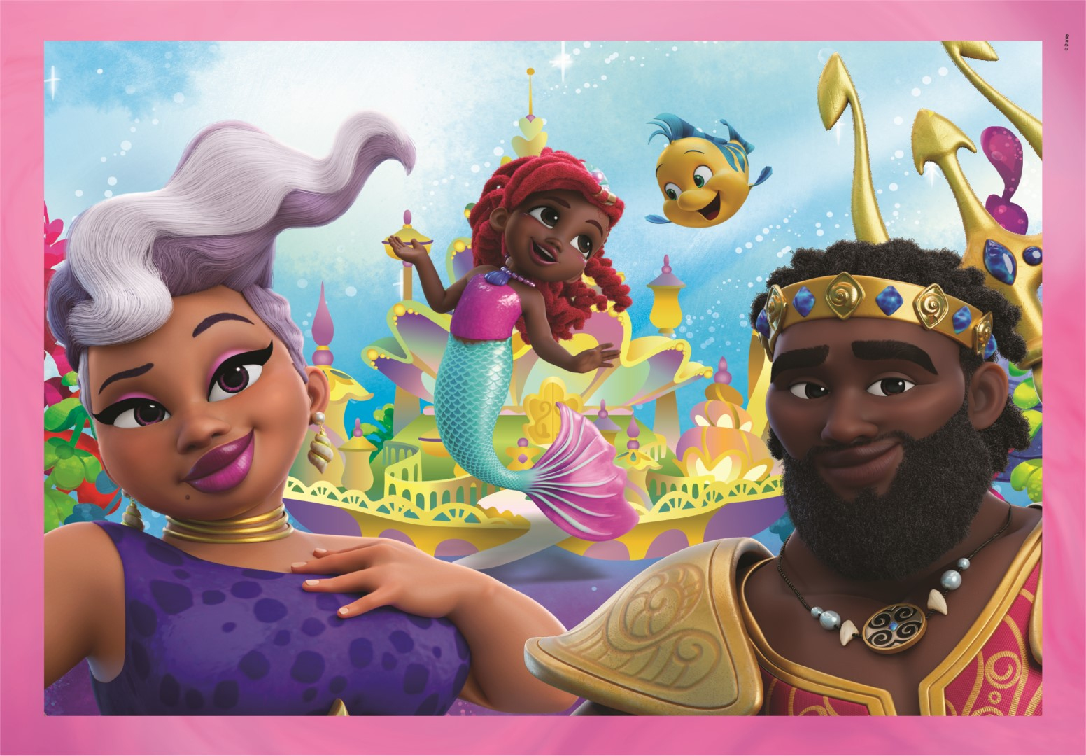 Ilustración de sirena, Úrsula, Rey Tritón y Flounder. La sirena sonríe. Úrsula le toca el hombro.