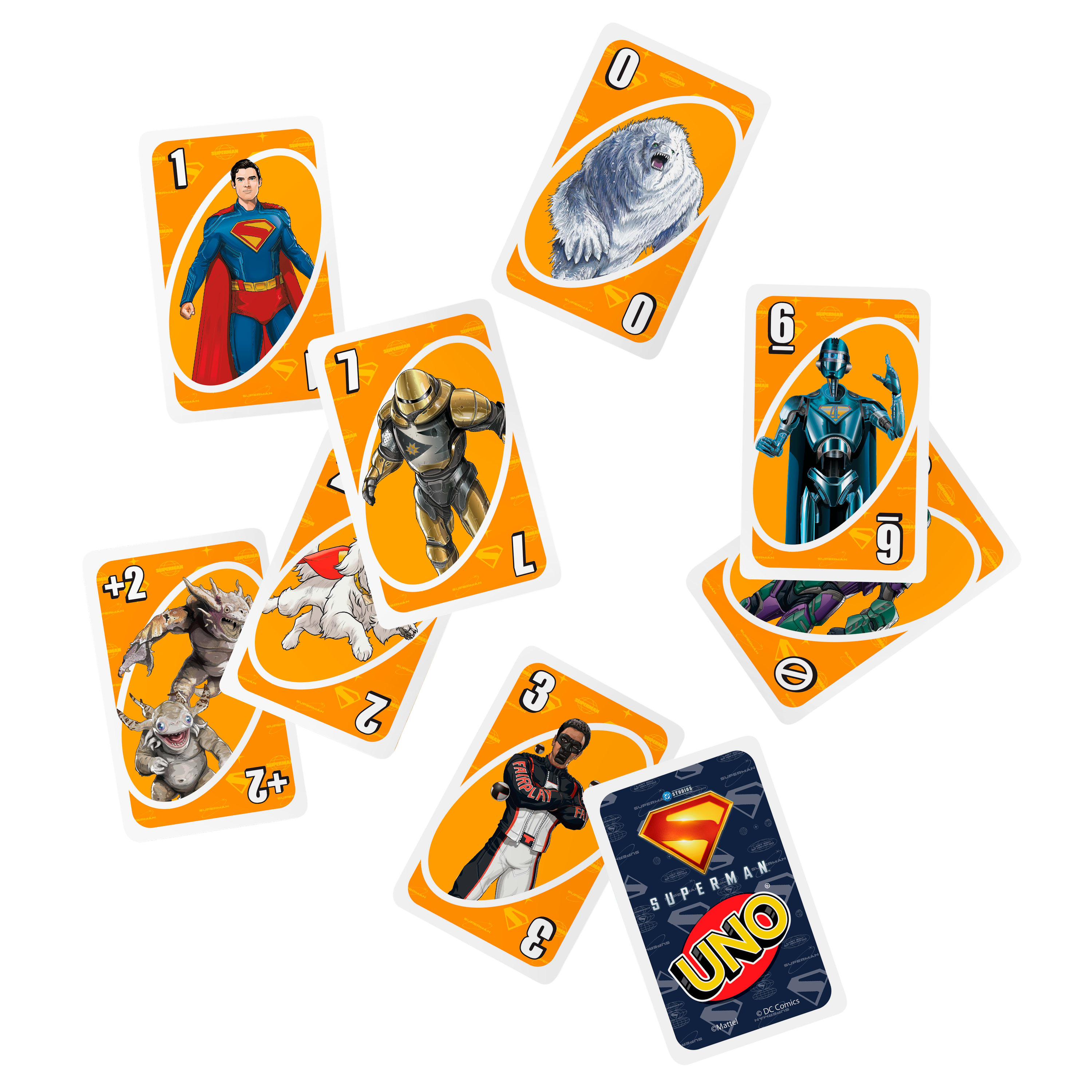 Diverse carte Uno con personaggi di Superman sono sparse su sfondo bianco.