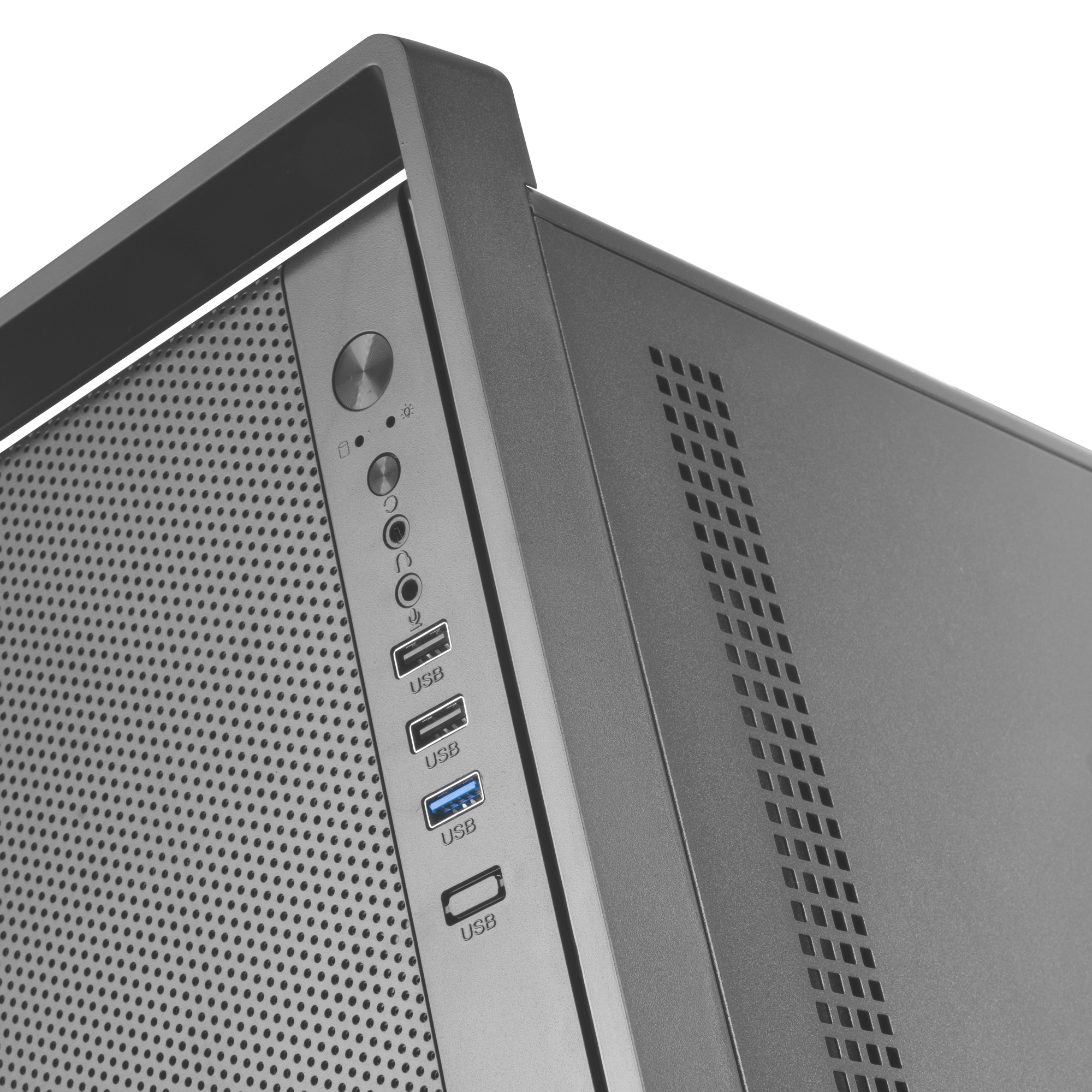Una carcasa de ordenador gris con puertos USB y un asa. Panel lateral perforado y un panel frontal con botones.