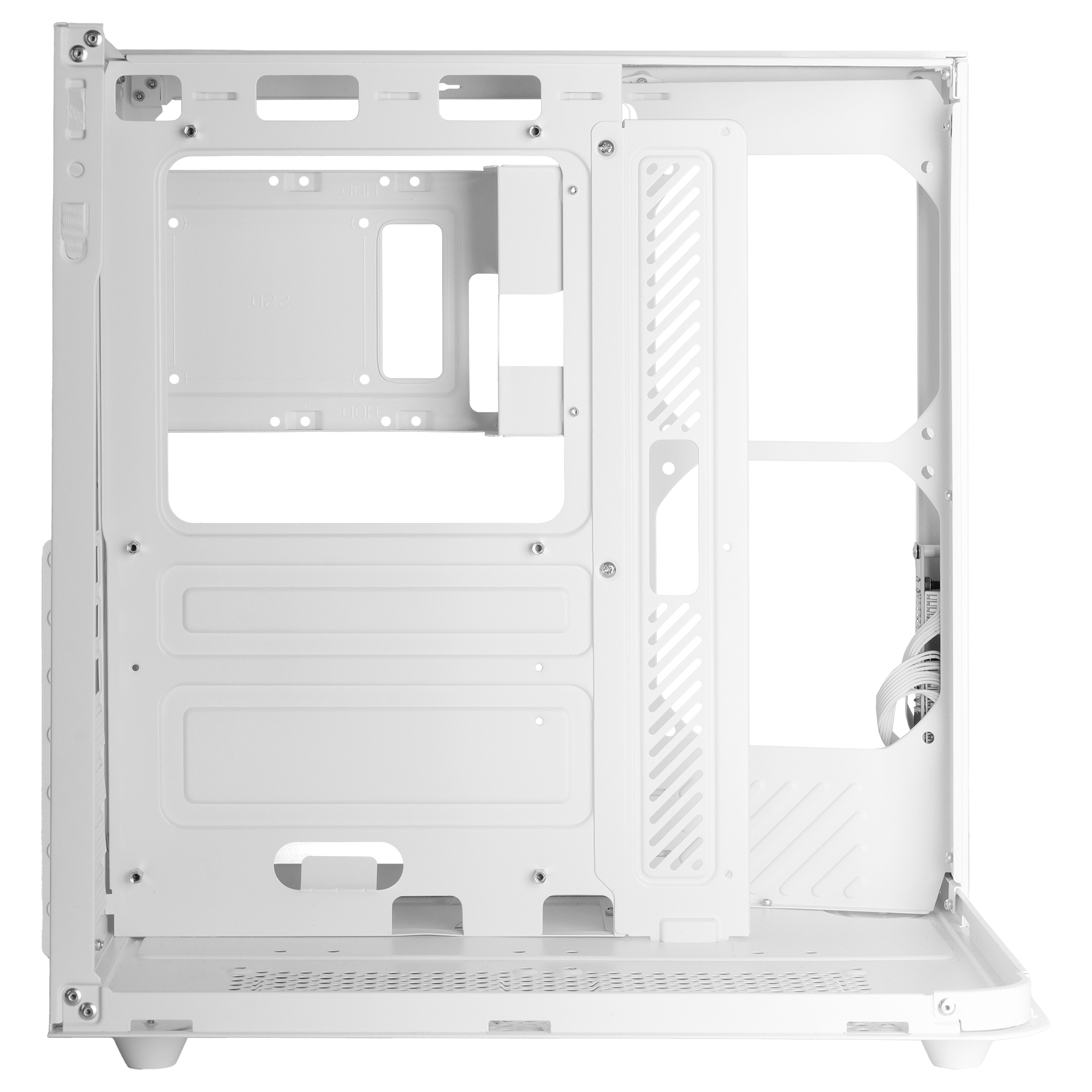 Interior de una carcasa de computadora blanca. Diseño abierto con varios puntos de montaje. Incluye ranuras de ventilación y gestión de cables.