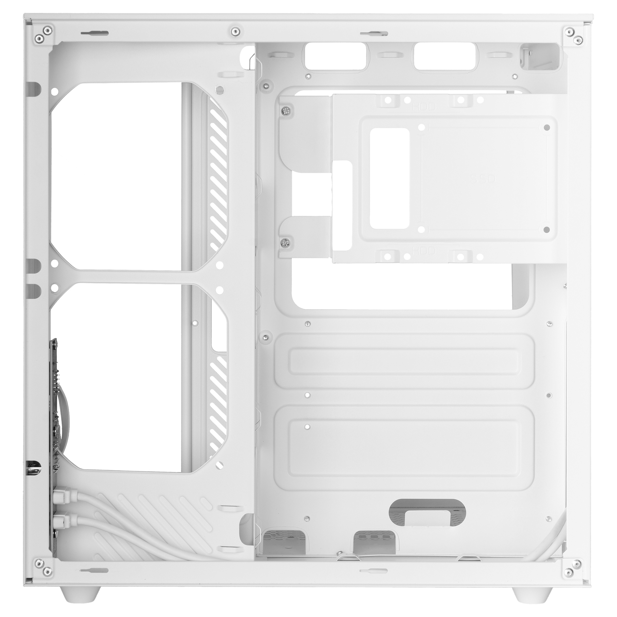 Interior blanco de una caja de ordenador. Tiene varios compartimentos y aberturas para componentes. Cables visibles.