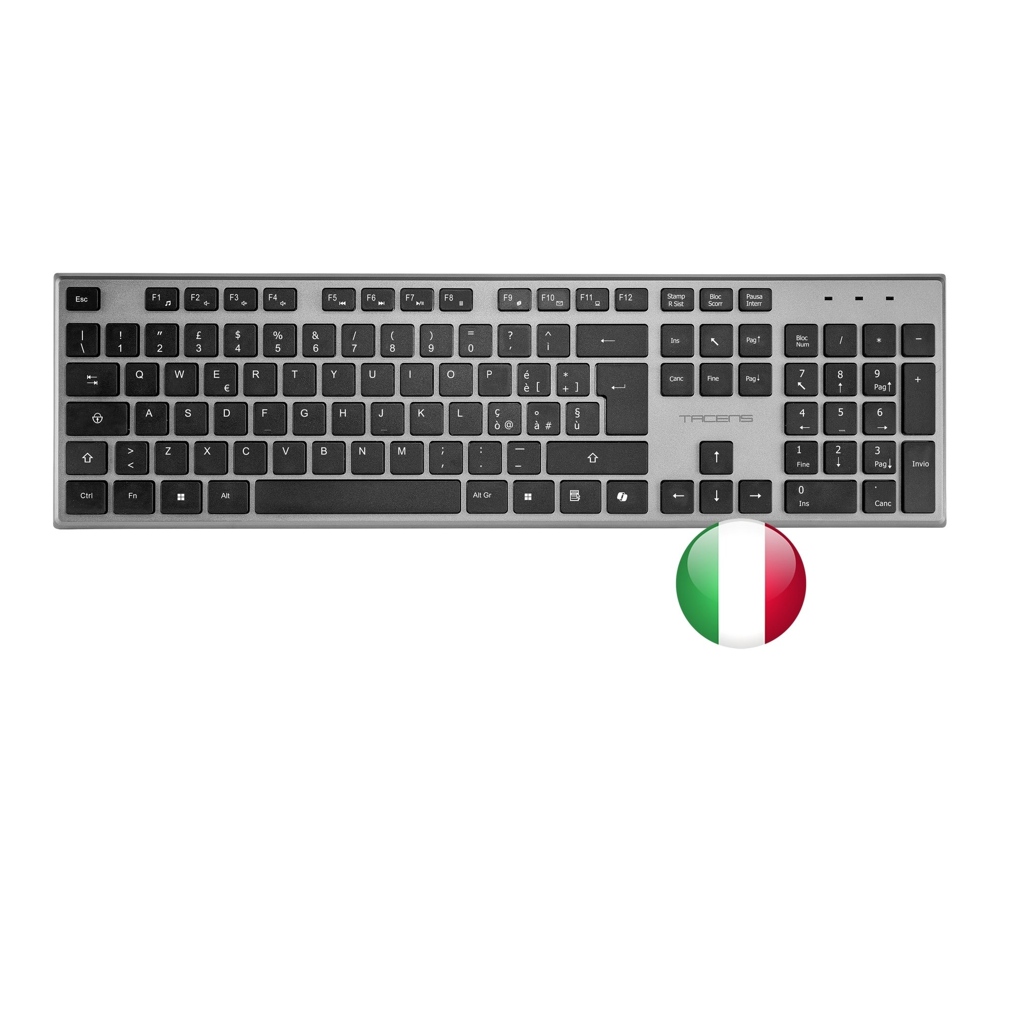 Una tastiera argentata con tasti neri e lettere bianche. La bandiera italiana è in basso a destra.
