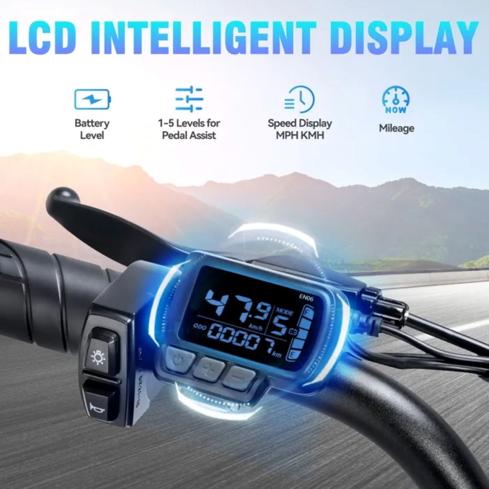 Manillar de bicicleta eléctrica con pantalla LCD que muestra velocidad, kilometraje y nivel de batería. También se ven botones y bocina.
