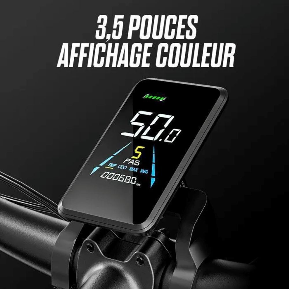 Primer plano de la pantalla de un scooter que muestra la velocidad. Texto arriba: '3.5 pouces affichage couleur'.