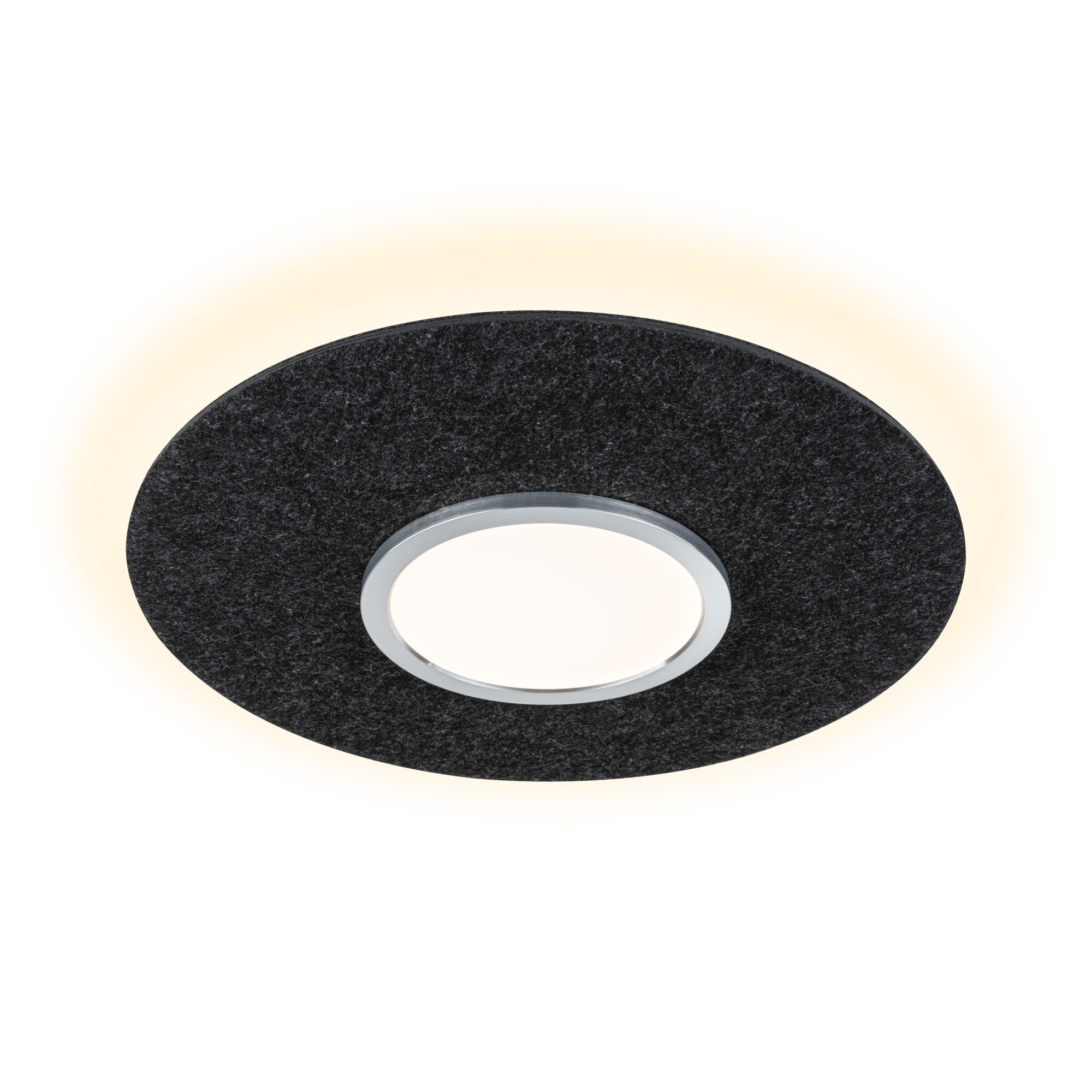 Okrągła lampa sufitowa. Ma ciemnoszarą, filcowatą powierzchnię wokół centralnego, jasnego, białego światła.