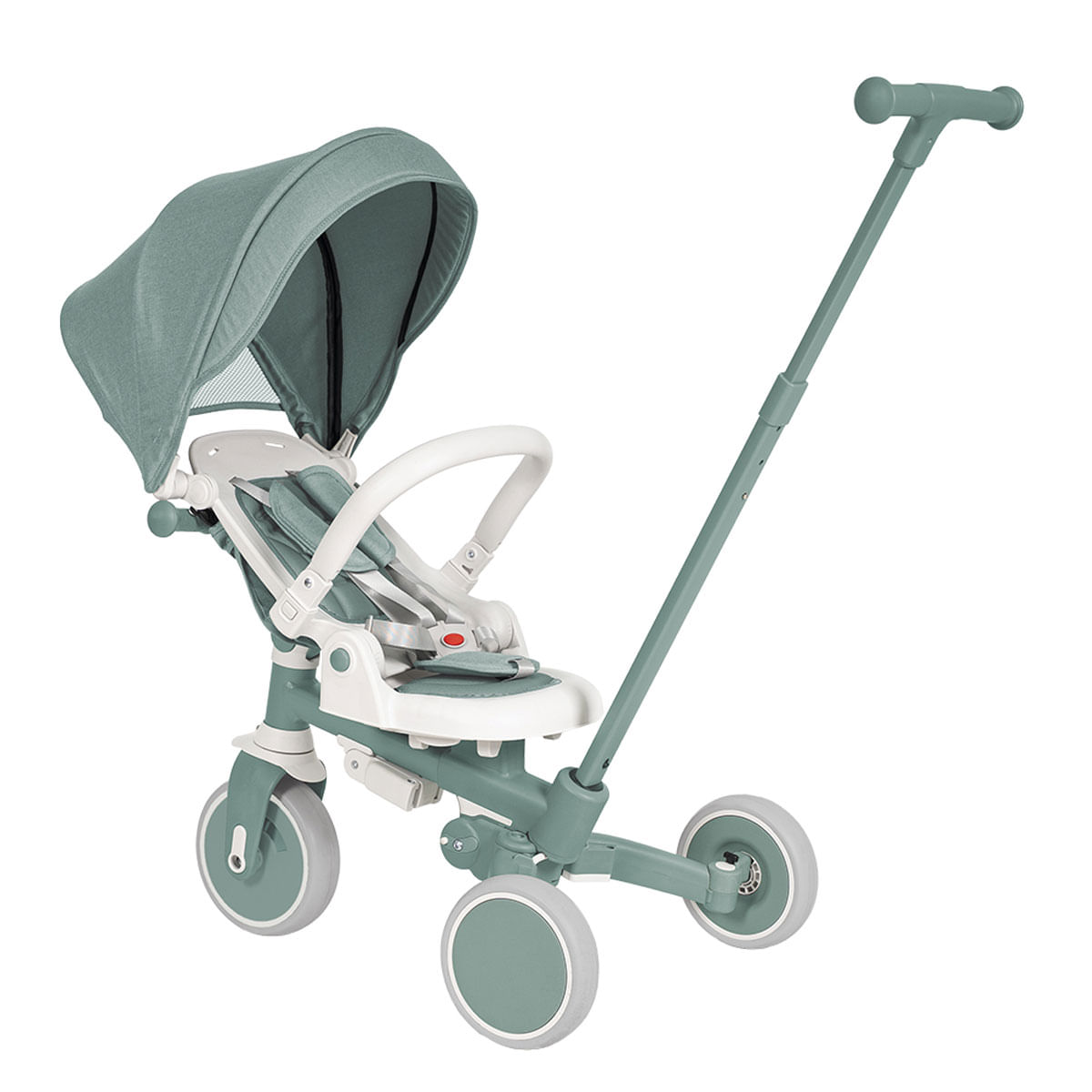 Un triciclo para bebés verde y blanco con parasol. Tiene un asa para empujar. Las ruedas son grises.