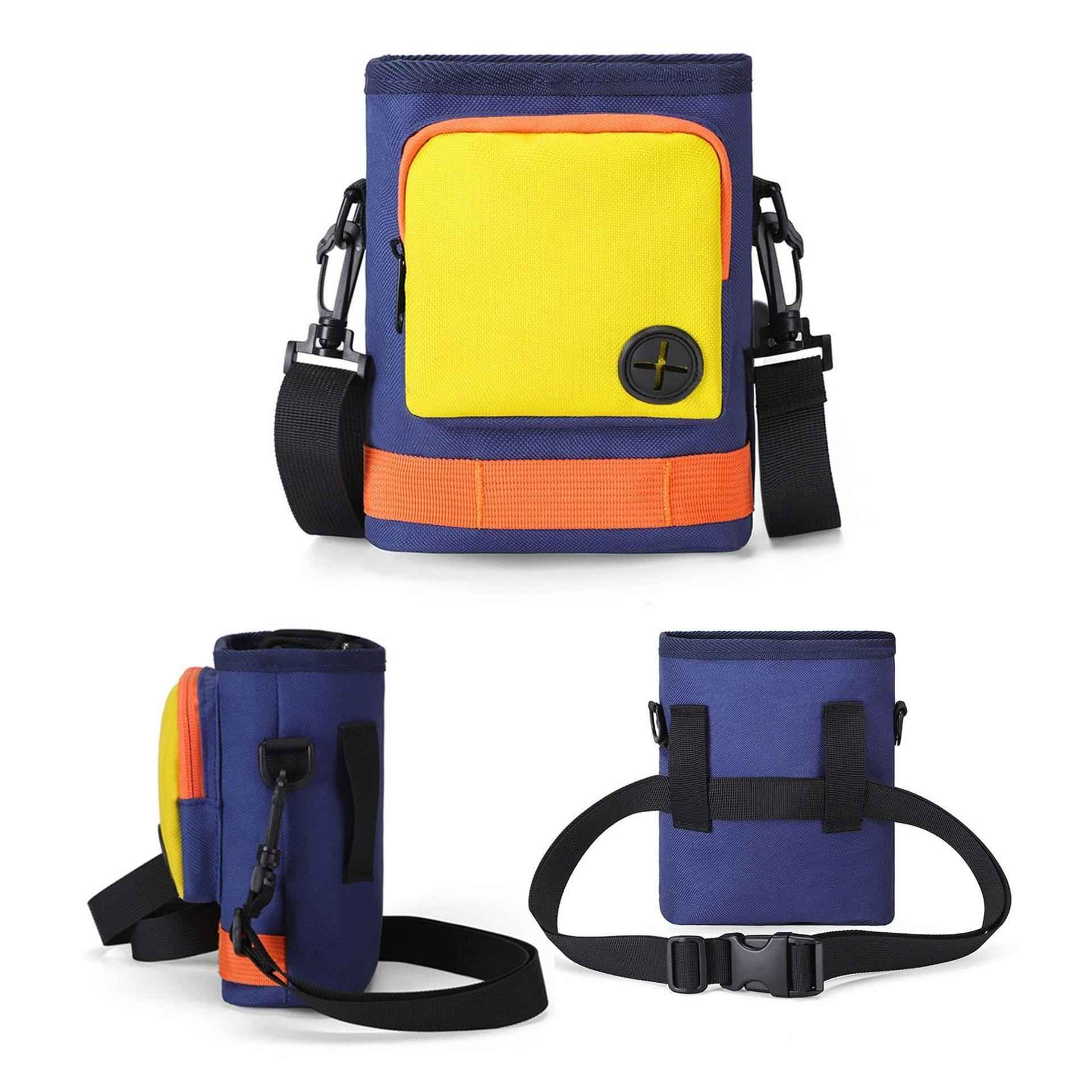 Blaue Tasche mit gelber Tasche, orangefarbenem Streifen, schwarzem Riemen und Schnalle. Plus-Symbol auf der Tasche.